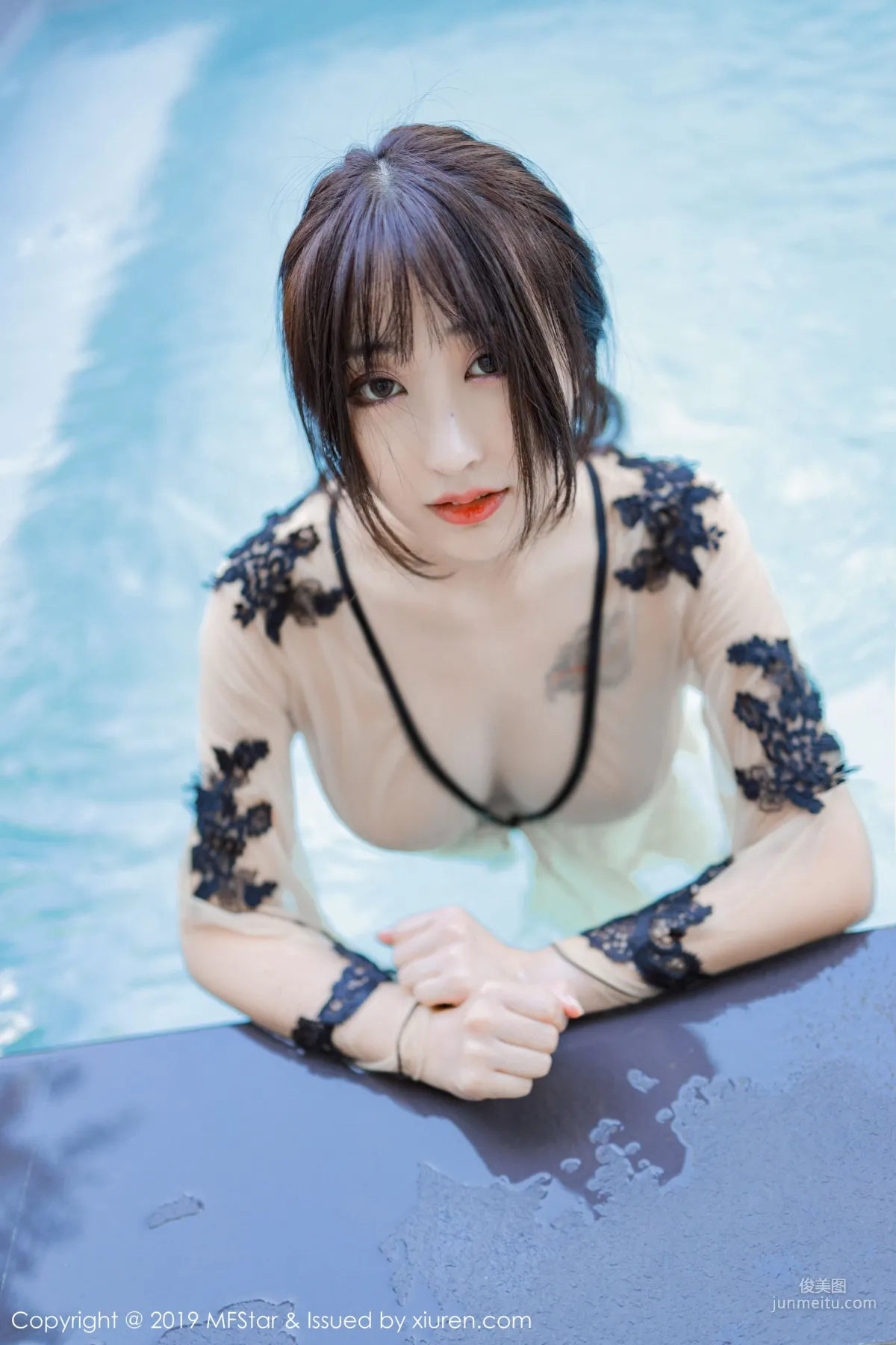 Betty Lin Zixin Pool Bath Beauty Series [MFStar] Vol.230 Photo Set photo 12