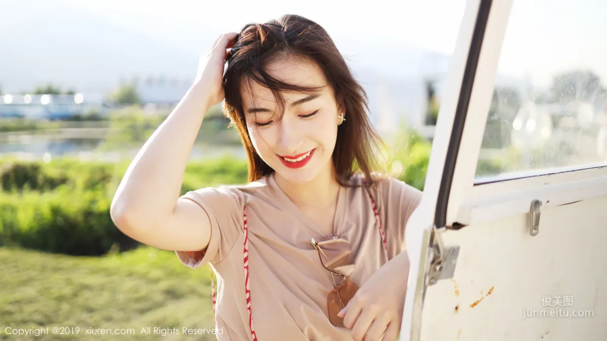 Yi'er Latte Outdoor Fresh Sweet Style Series [XiuRen] No.1718 Photo Set photo 19