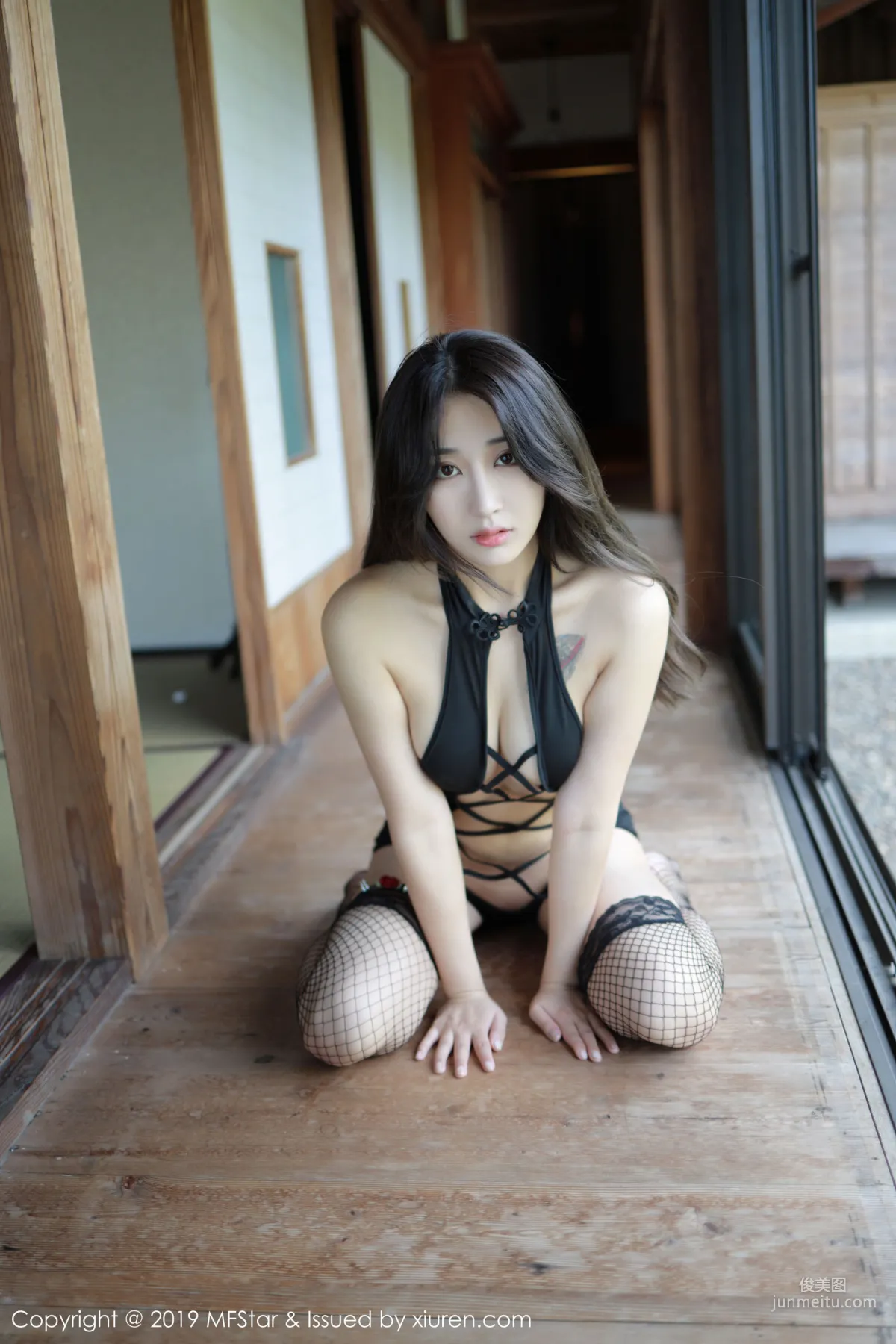 Betty Lin Zixin "Outdoor Pool and Fishnet Stockings Series" [MFStar] Vol.222 Photo Set photo 5