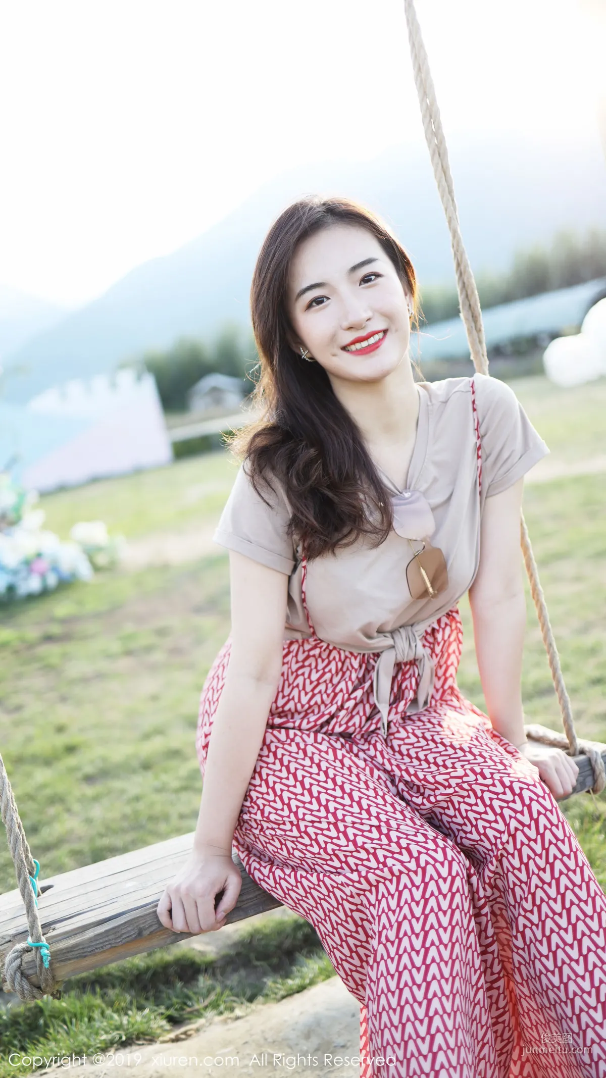 Yi'er Latte Outdoor Fresh Sweet Style Series [XiuRen] No.1718 Photo Set photo 40