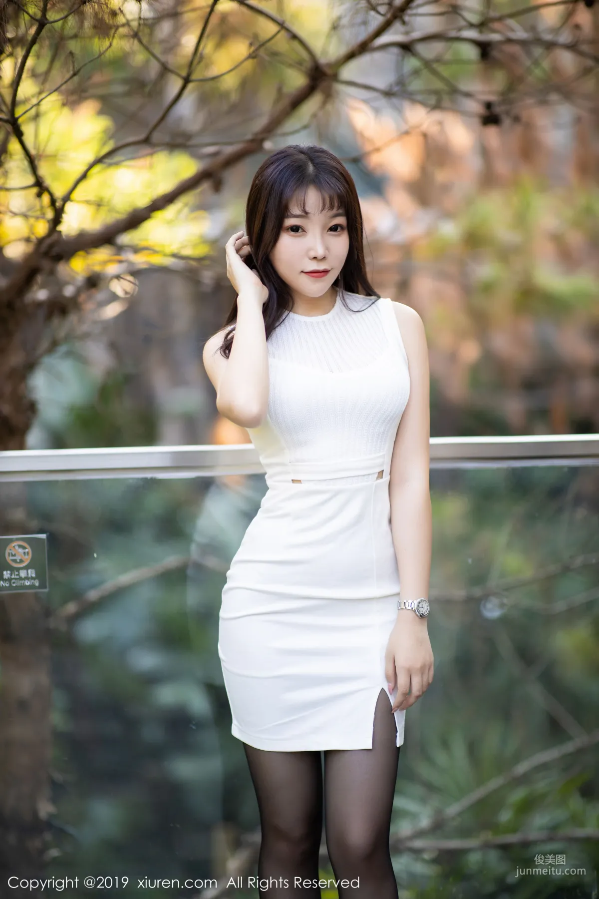 Zhizhi Booty, Elegant Short Skirt and Alluring Black Stockings [XiuRen] No.1714 Photo Set photo 16