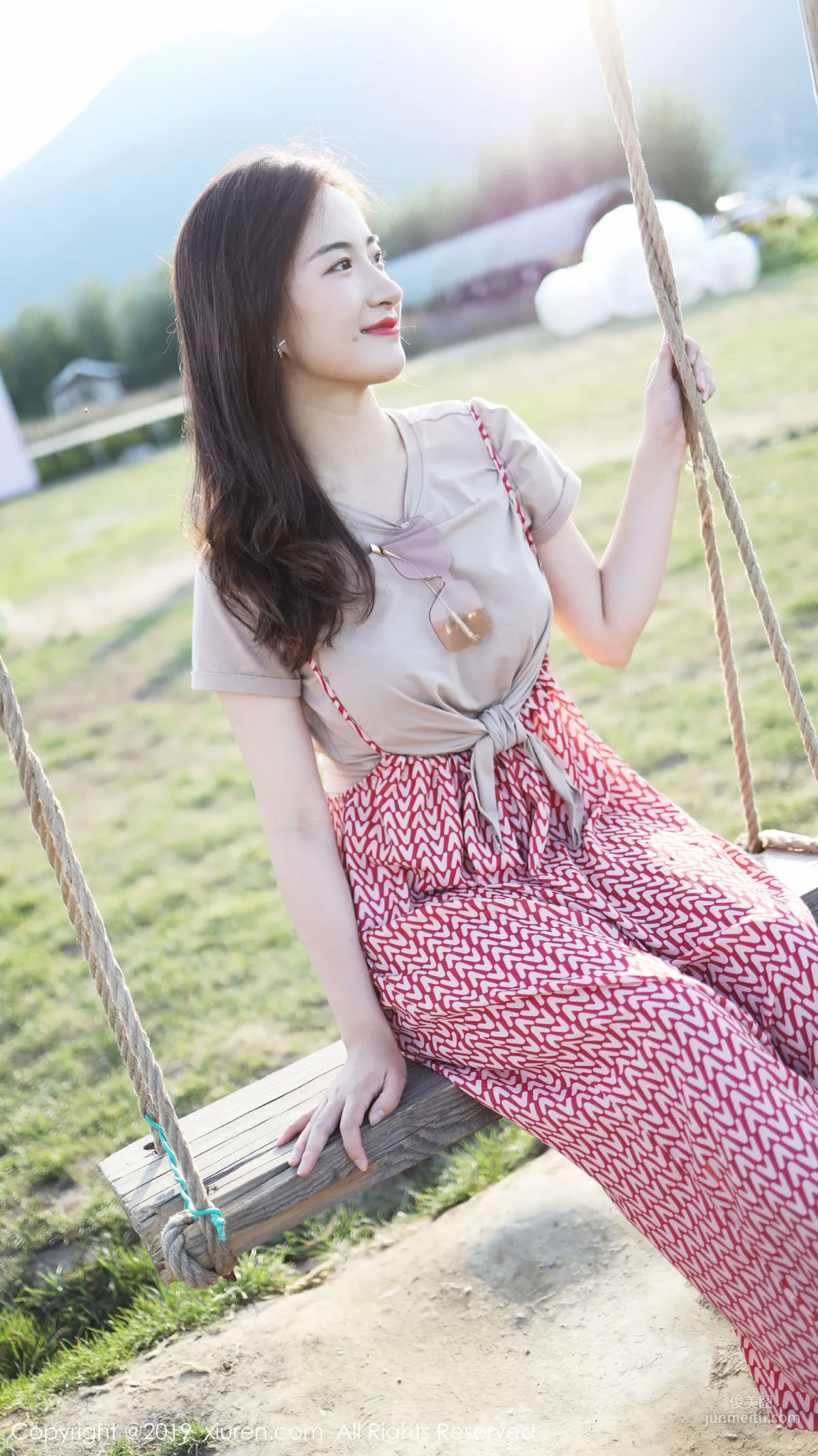 Yi'er Latte Outdoor Fresh Sweet Style Series [XiuRen] No.1718 Photo Set photo 37