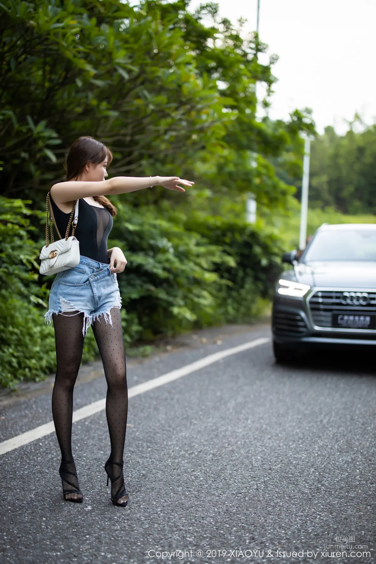 Zhizhi Booty 'Layer by Layer In-Depth Outdoor Story Car Shoot Series' [XIAOYU] Vol.156 Photo Set photo 11