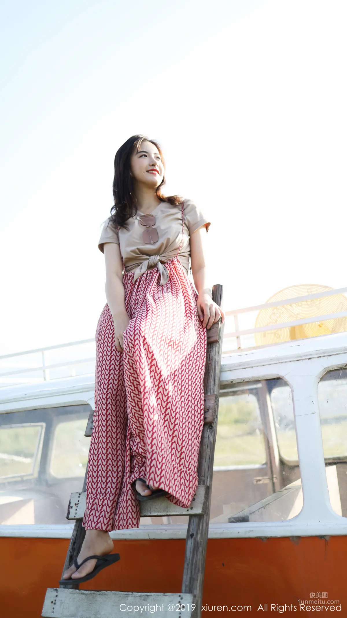 Yi'er Latte Outdoor Fresh Sweet Style Series [XiuRen] No.1718 Photo Set photo 2