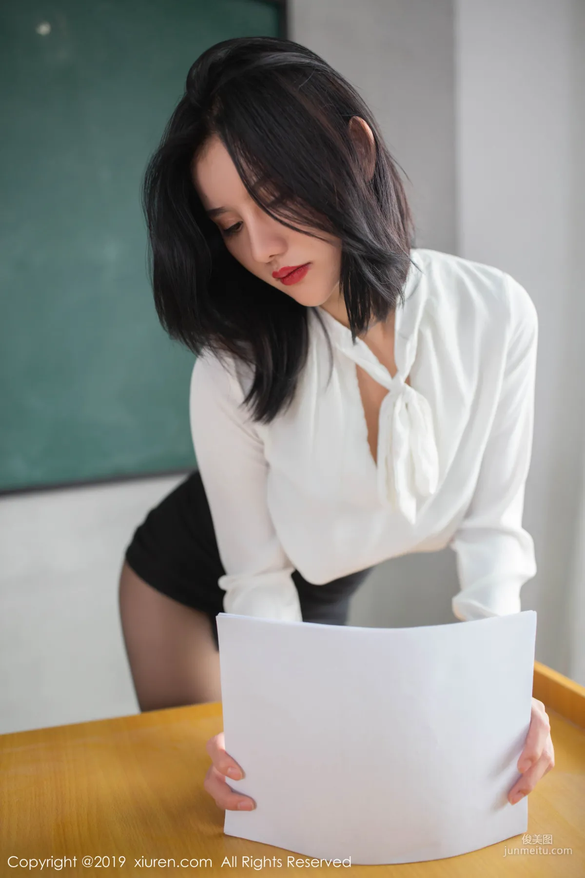 A Zhu 'Teacher Temptation Really Staged in the Classroom' [XiuRen] No.1690 Photo Set photo 46