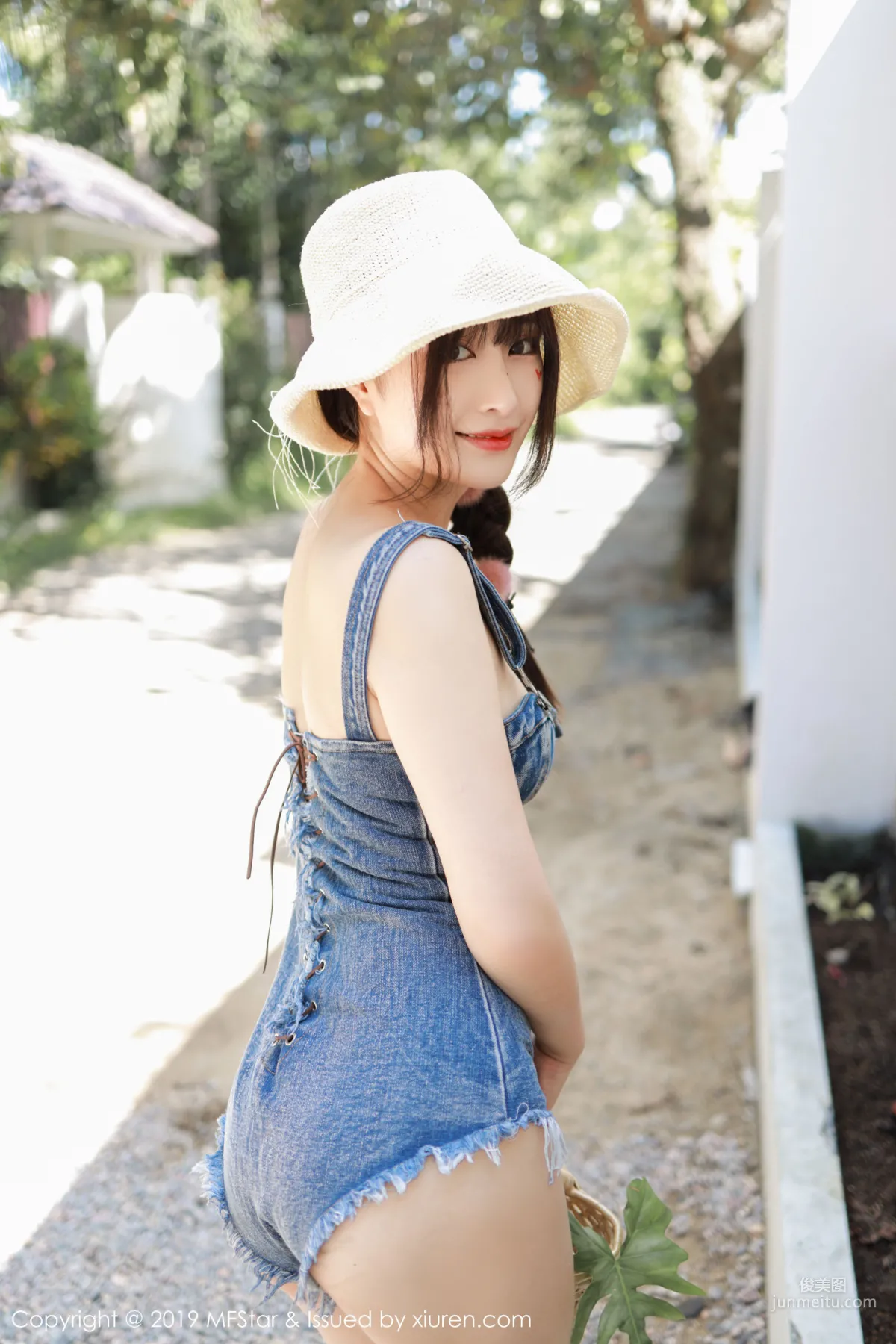 Betty Lin Zixin 《Straw Hat Girl Theme Series》 [MFStar] Vol.228 Photo Set photo 29
