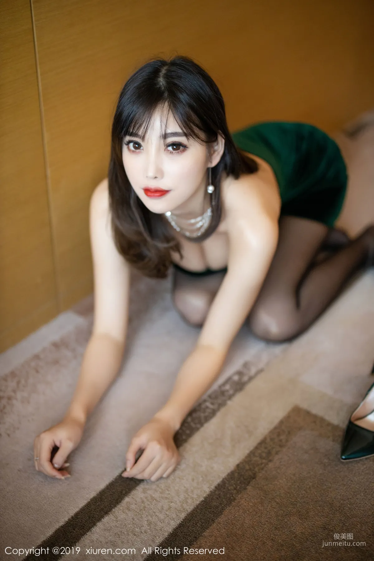 Yang Chenchen sugar, Sexy Tube Top and Stockings [XiuRen] No.1731 Photo Set photo 38