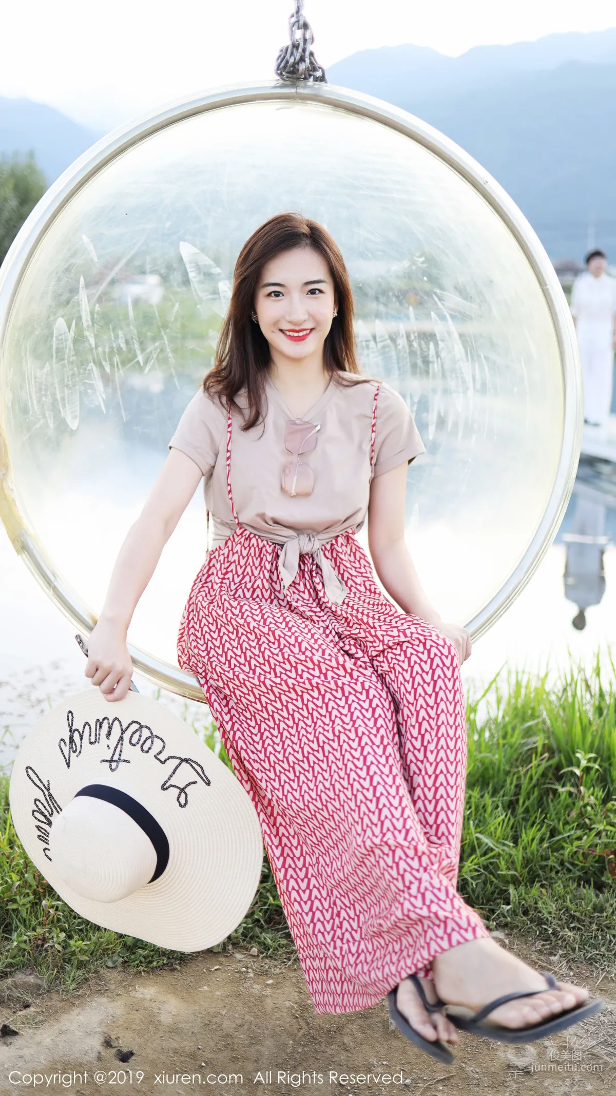 Yi'er Latte Outdoor Fresh Sweet Style Series [XiuRen] No.1718 Photo Set photo 56
