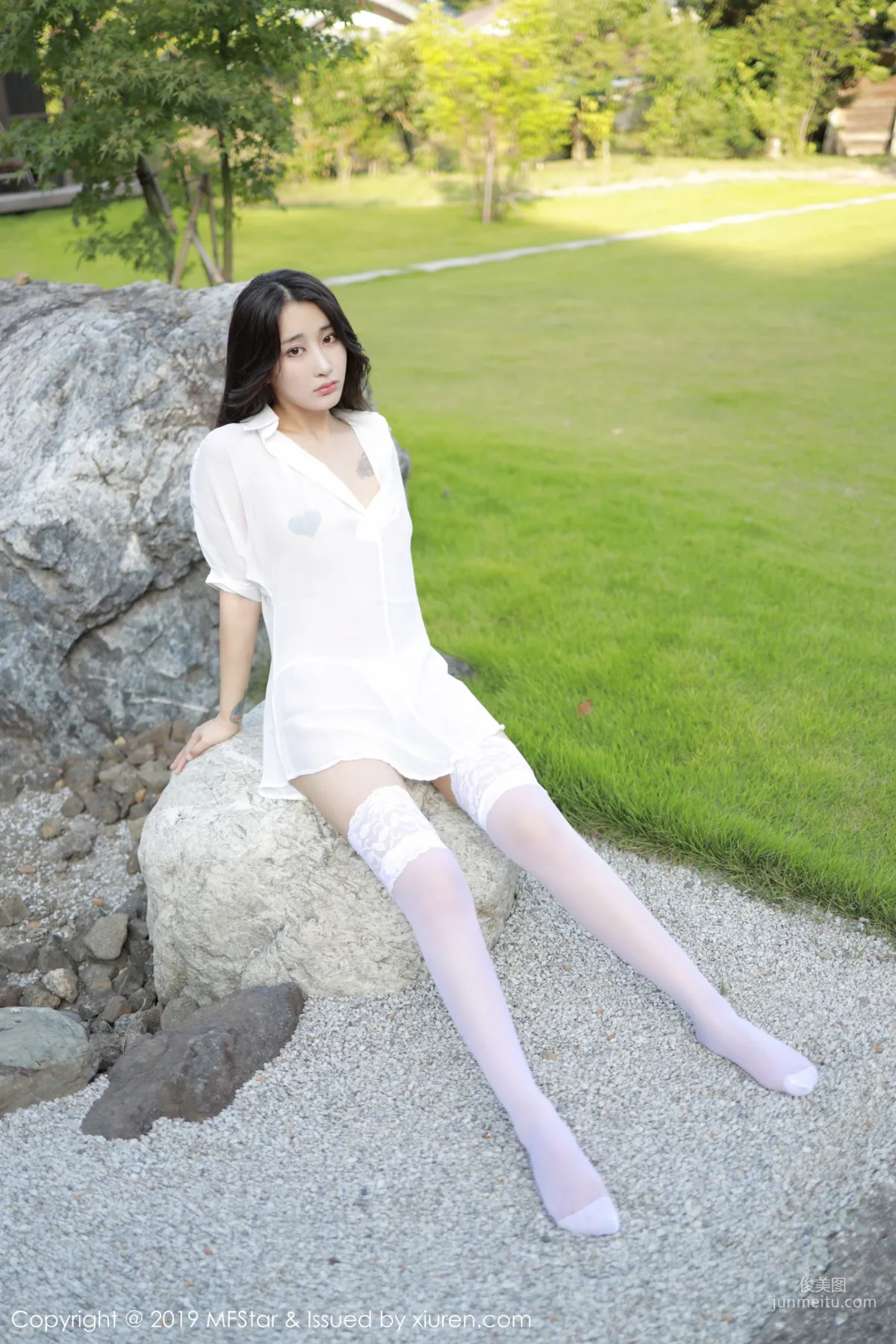 Betty Lin Zixin, Premium White Shirt Lady [MFStar] Vol.219 Photo Set photo 19