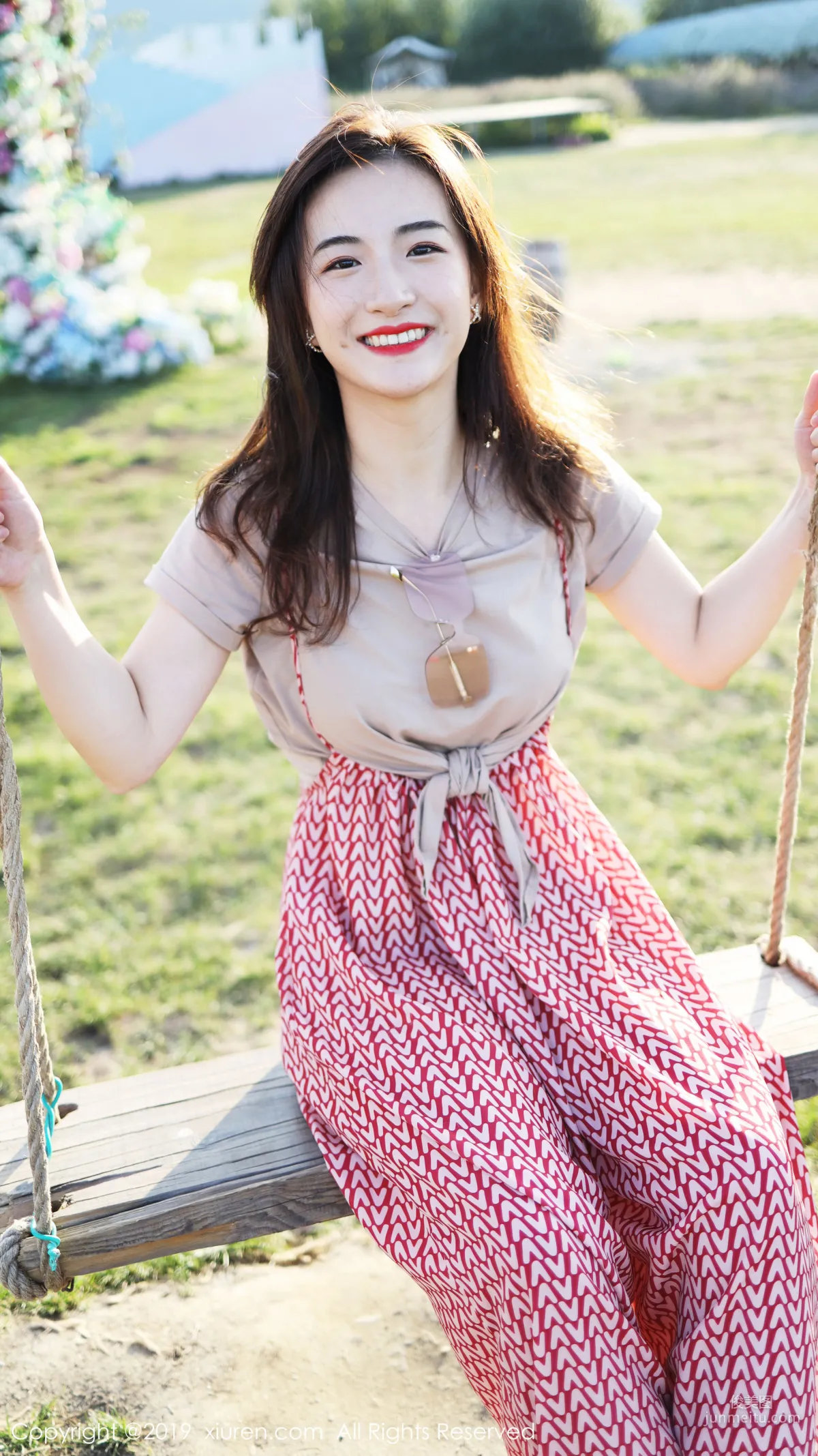 Yi'er Latte Outdoor Fresh Sweet Style Series [XiuRen] No.1718 Photo Set photo 31