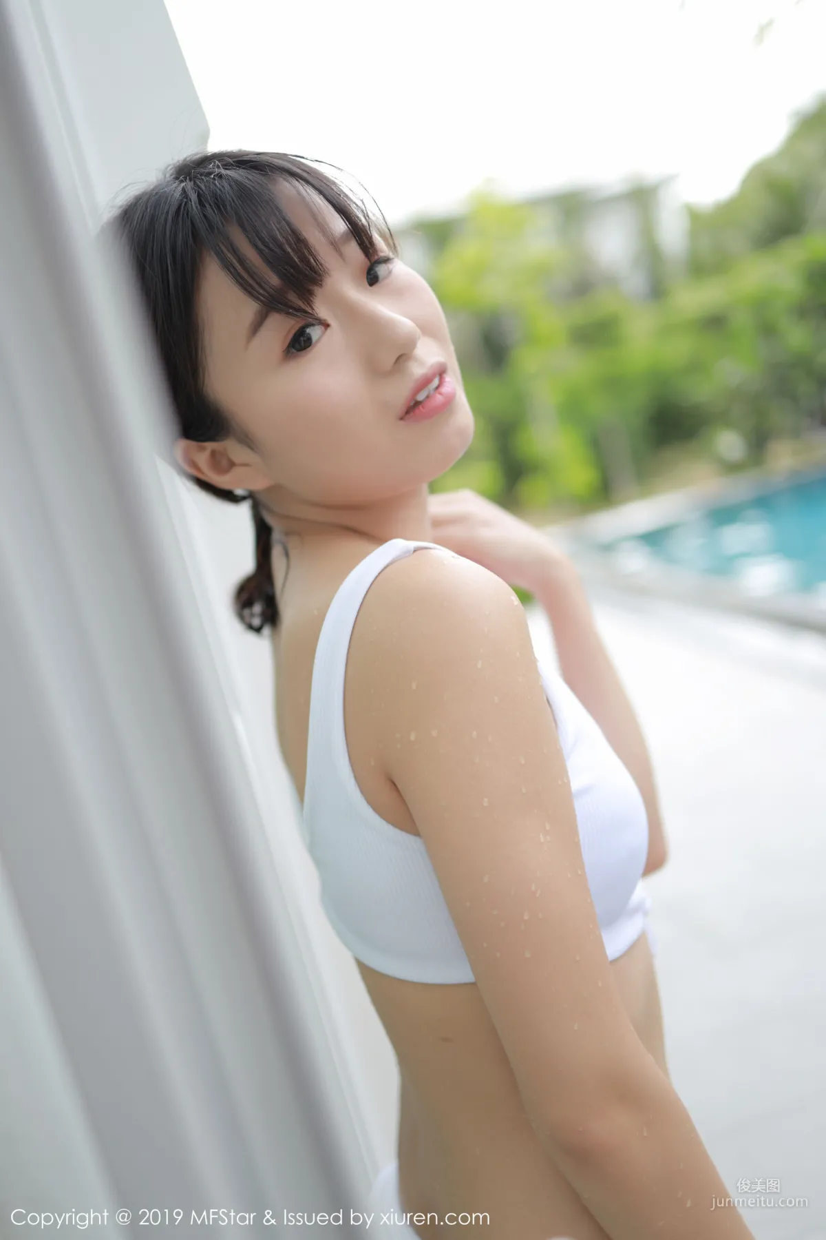 Baileys Xiang'er "Outdoor Pool Lingerie Series" [MFStar] Vol.214 Photo Set photo 7