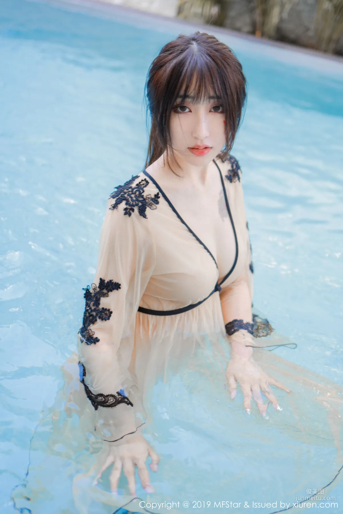 Betty Lin Zixin Pool Bath Beauty Series [MFStar] Vol.230 Photo Set photo 24