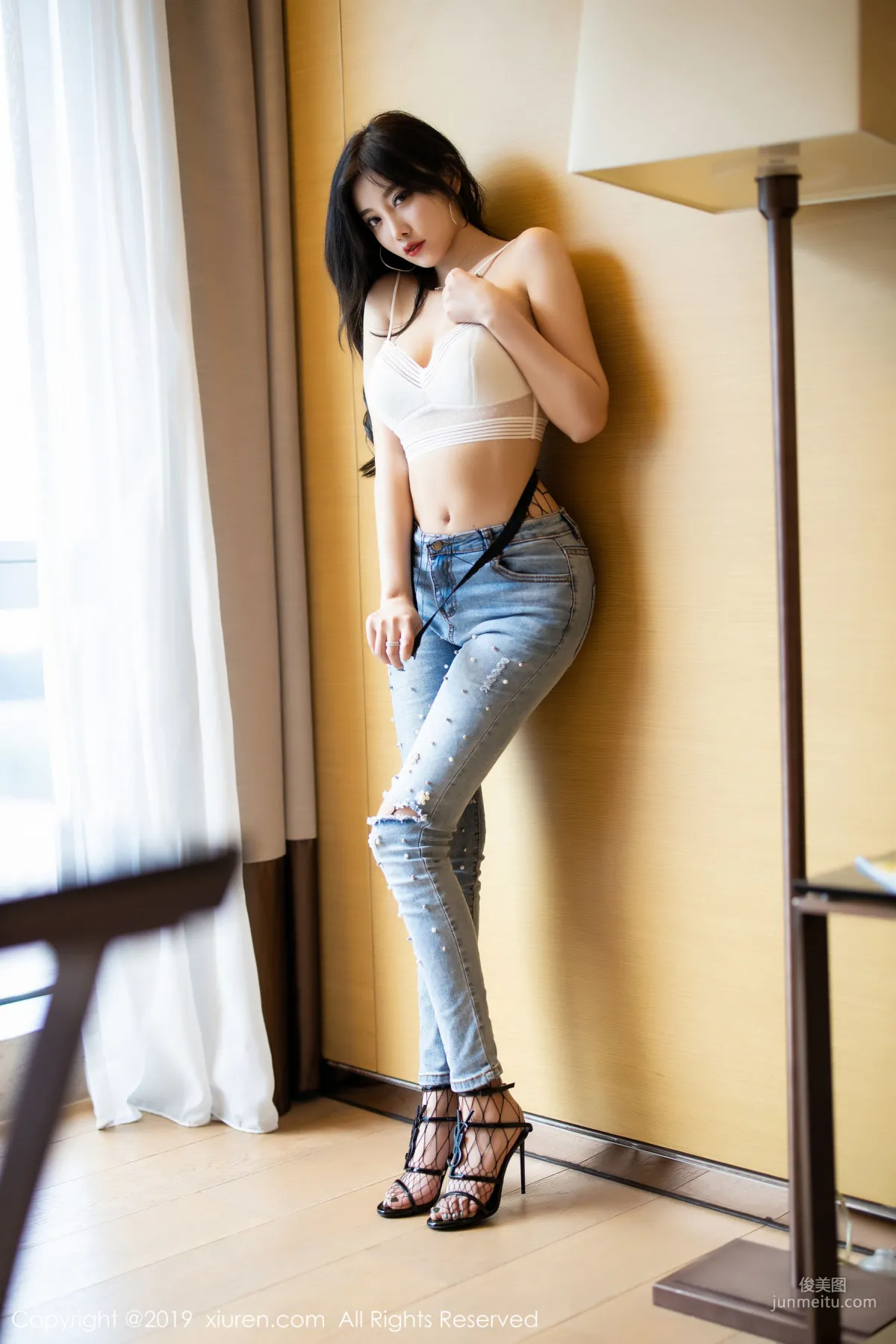 Yang Chenchen sugar "Net Stockings, Beautiful Legs, Curves Temptation" [XiuRen] No.1746 Photo Set photo 45