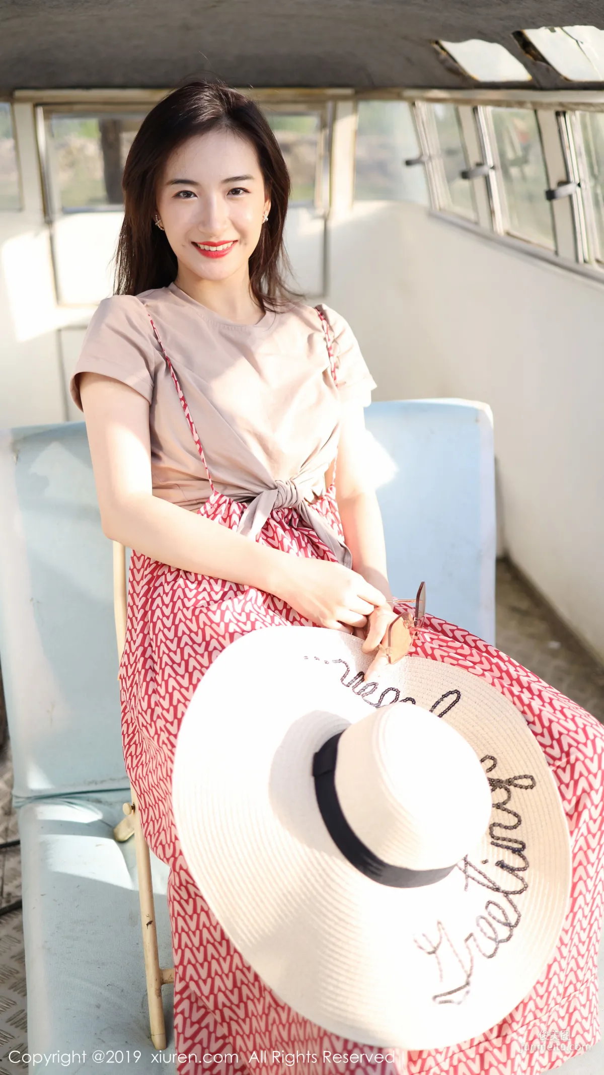 Yi'er Latte Outdoor Fresh Sweet Style Series [XiuRen] No.1718 Photo Set photo 9