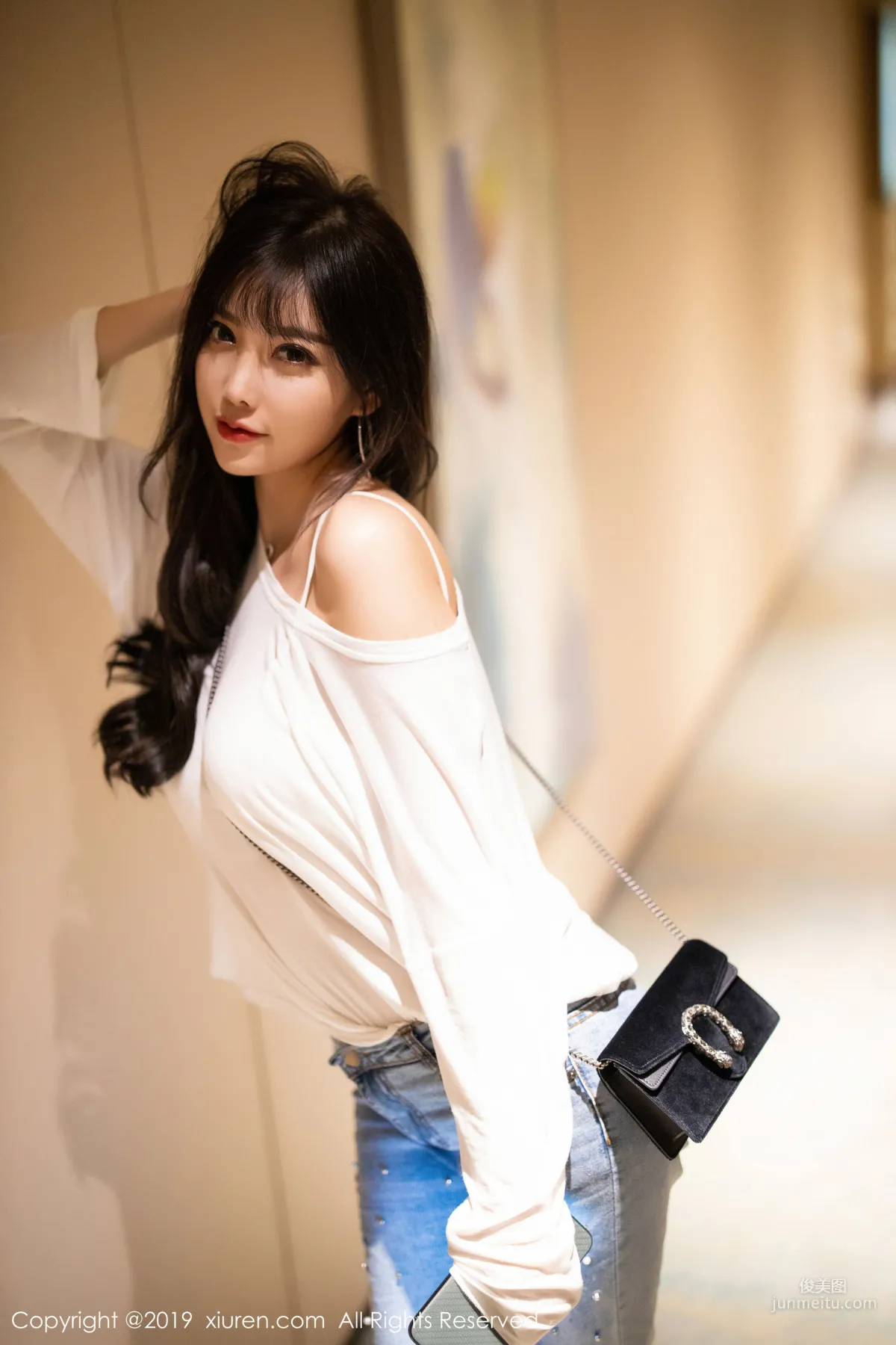 Yang Chenchen sugar "Net Stockings, Beautiful Legs, Curves Temptation" [XiuRen] No.1746 Photo Set photo 16