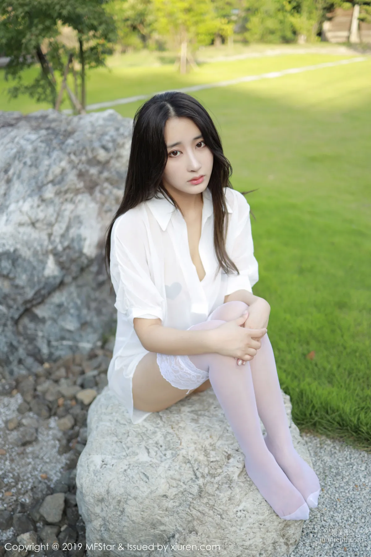 Betty Lin Zixin, Premium White Shirt Lady [MFStar] Vol.219 Photo Set photo 10