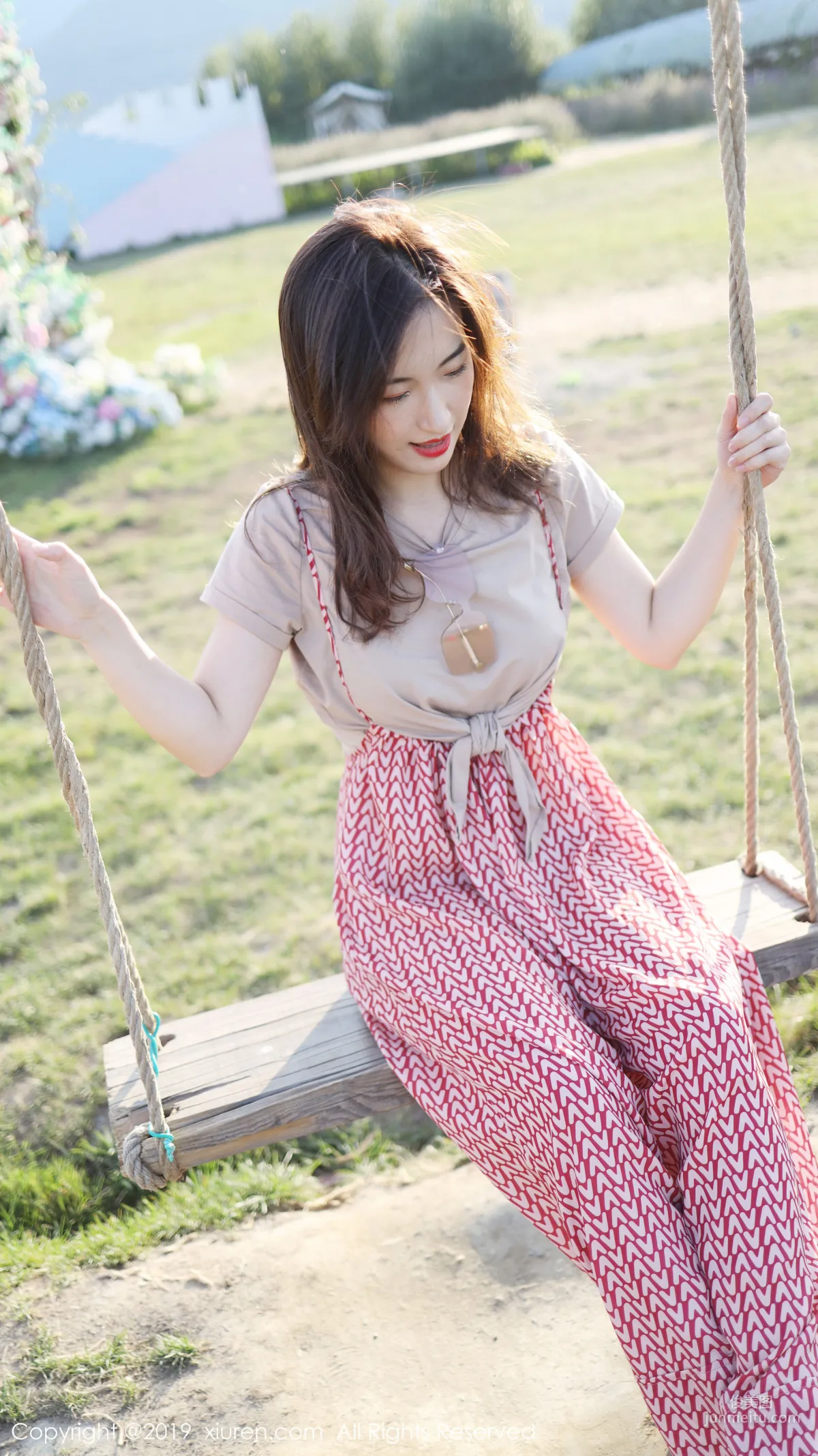 Yi'er Latte Outdoor Fresh Sweet Style Series [XiuRen] No.1718 Photo Set photo 33