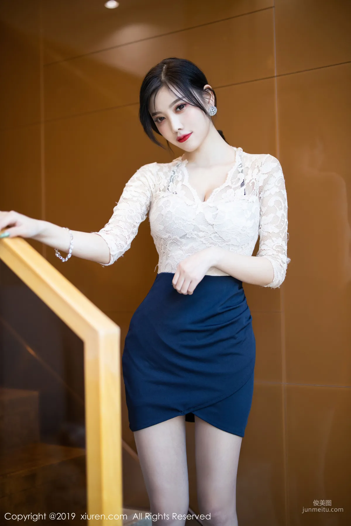 Yang Chenchen sugar 'Slip Dress Lingerie and Stockings Legs' [XiuRen] No.1717 Photo Set photo 6