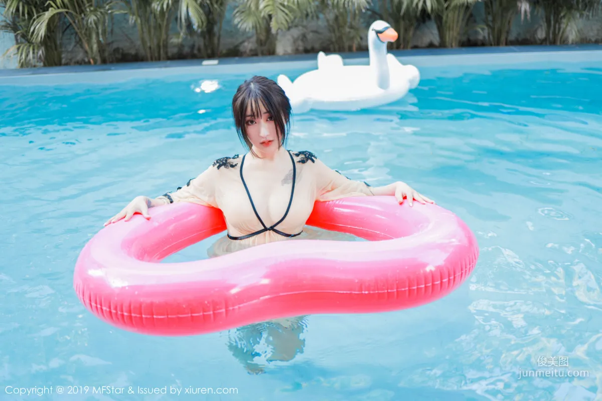 Betty Lin Zixin Pool Bath Beauty Series [MFStar] Vol.230 Photo Set photo 37