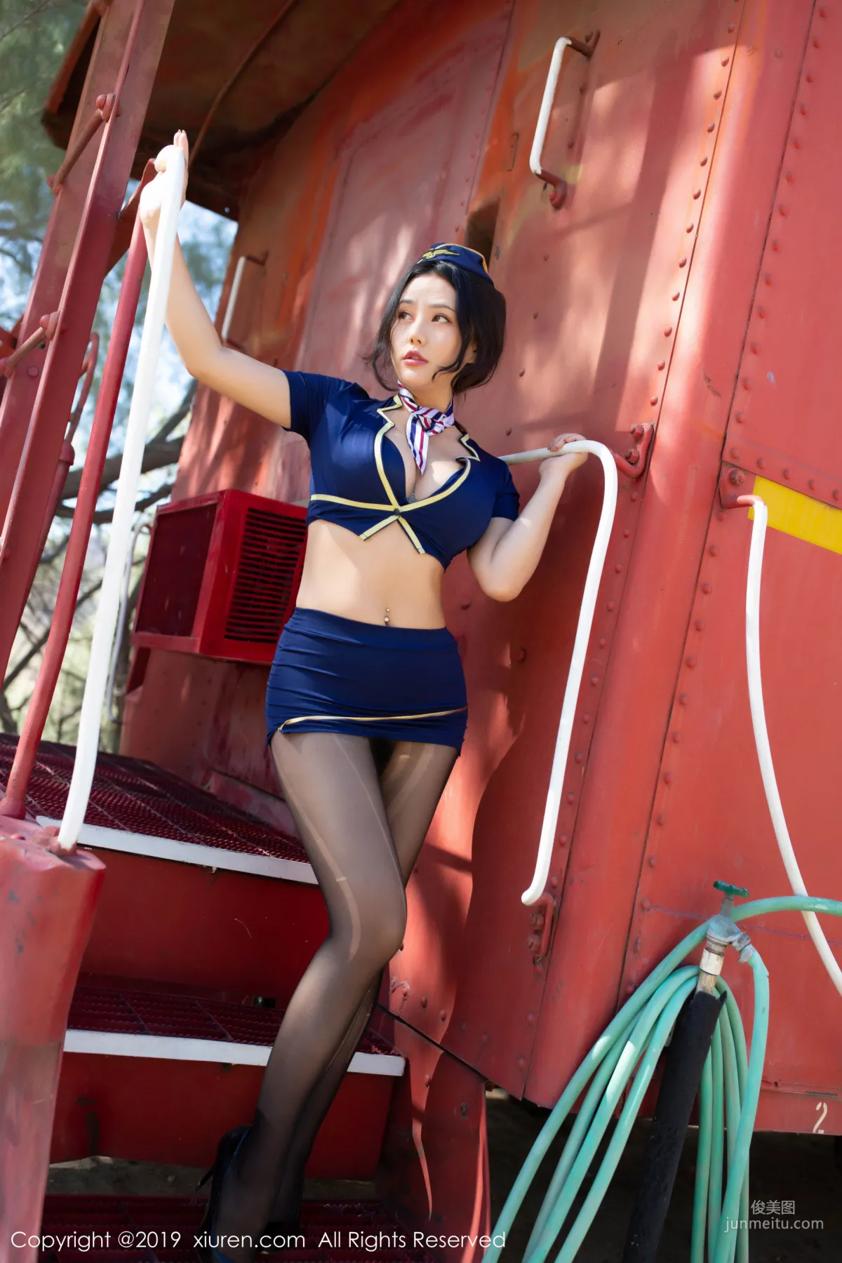 Ma Luna, Real Train Attendant Real Roleplay [XiuRen] No.1755 Photo Set photo 13