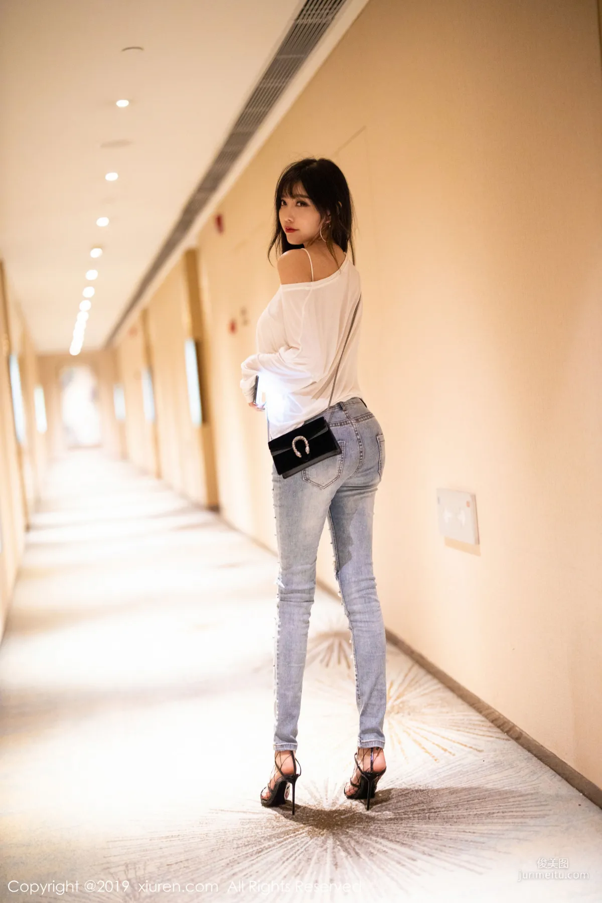 Yang Chenchen sugar "Net Stockings, Beautiful Legs, Curves Temptation" [XiuRen] No.1746 Photo Set photo 14