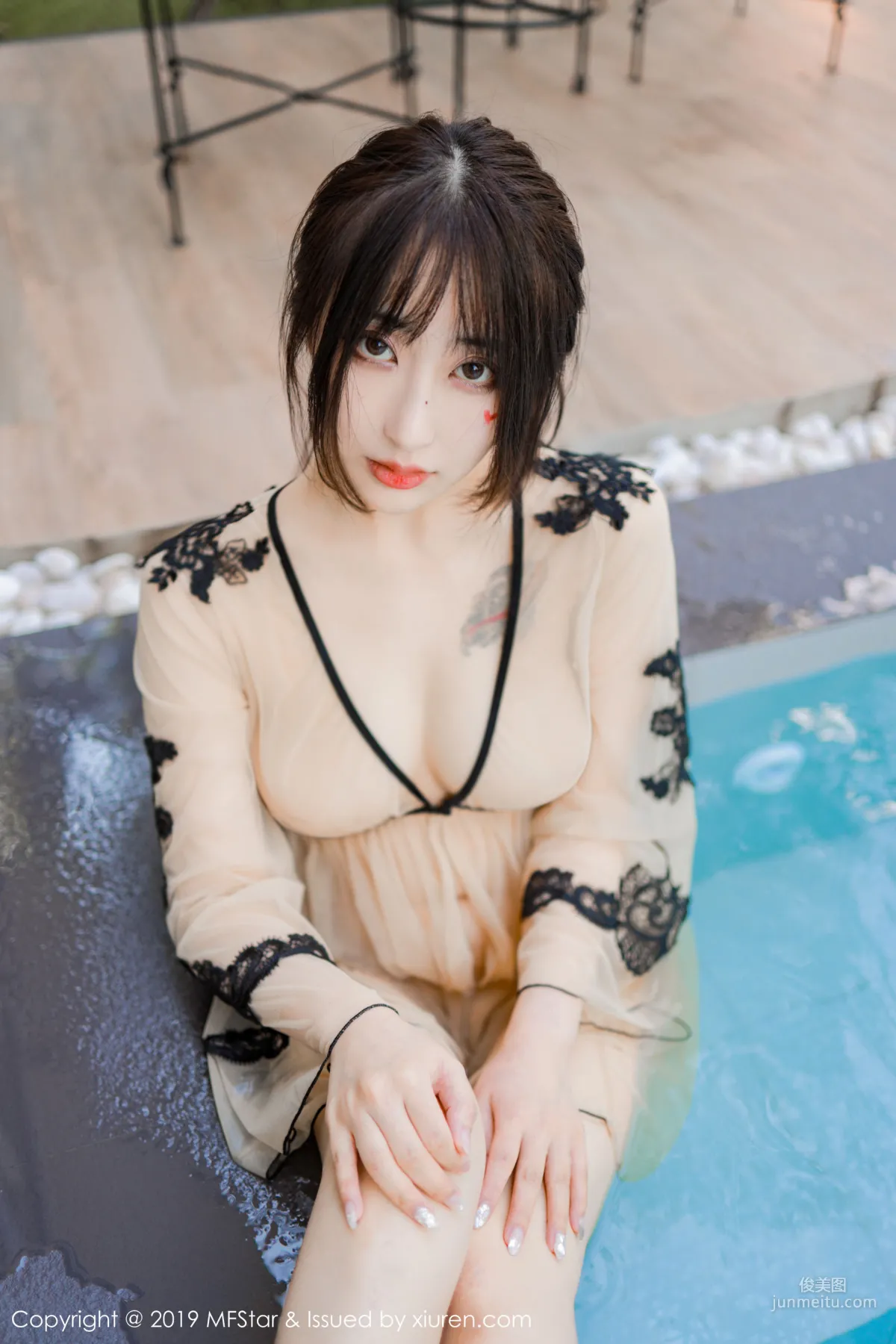 Betty Lin Zixin Pool Bath Beauty Series [MFStar] Vol.230 Photo Set photo 11