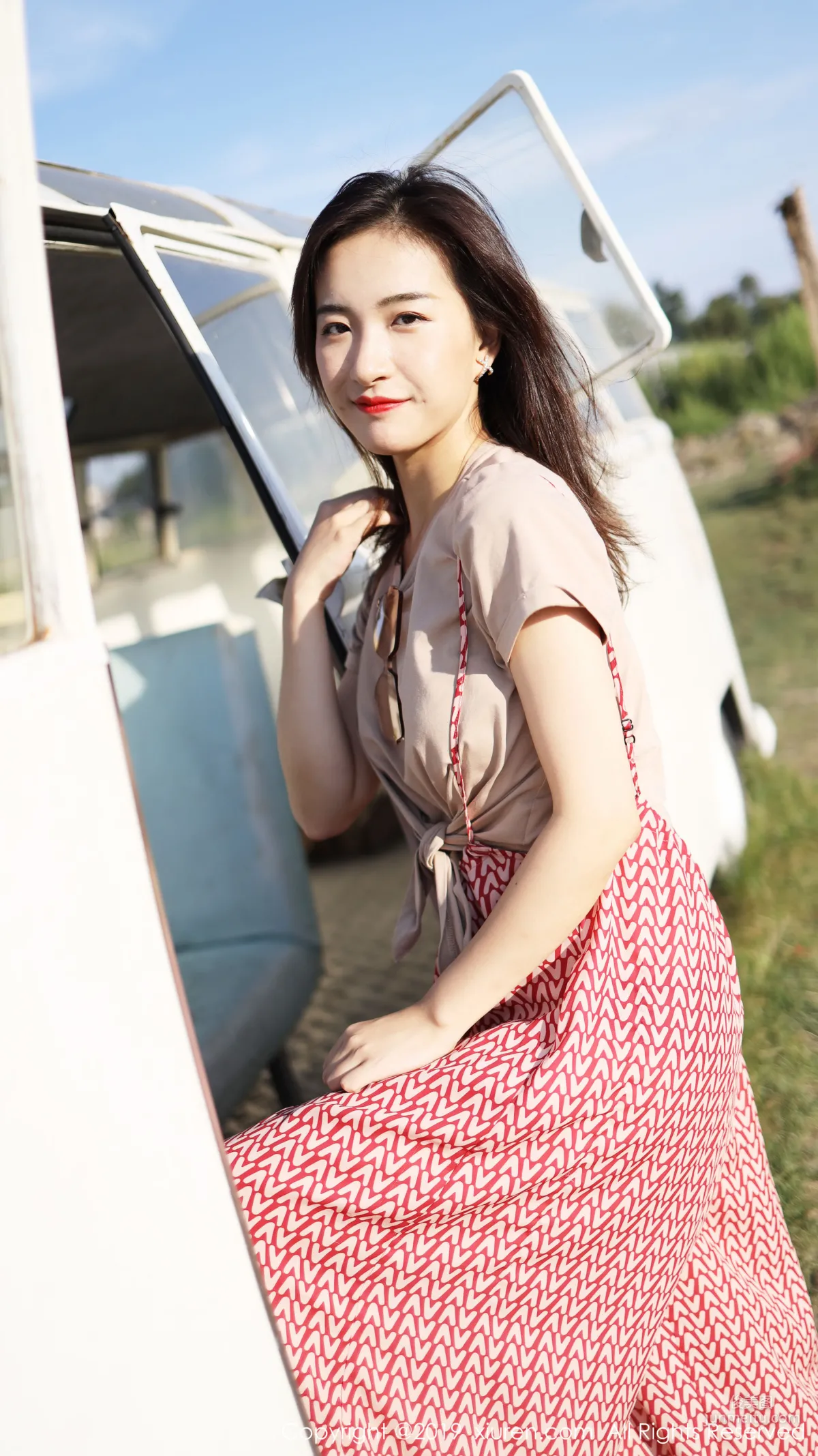 Yi'er Latte Outdoor Fresh Sweet Style Series [XiuRen] No.1718 Photo Set photo 16