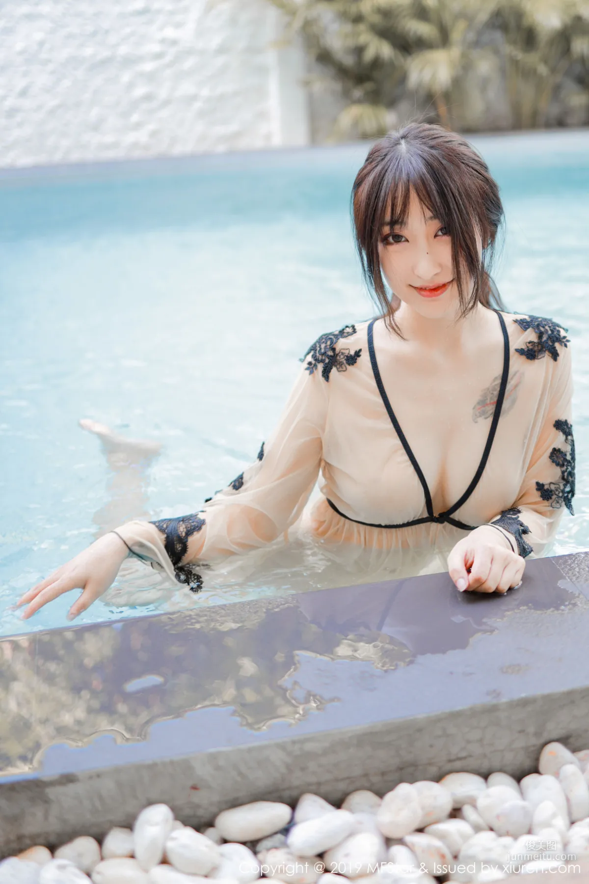 Betty Lin Zixin Pool Bath Beauty Series [MFStar] Vol.230 Photo Set photo 15