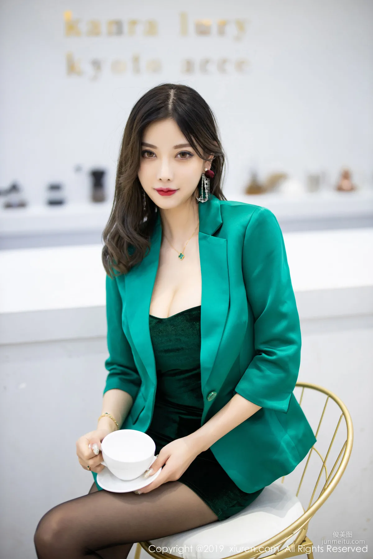 Yang Chenchen sugar, Sexy Tube Top and Stockings [XiuRen] No.1731 Photo Set photo 4