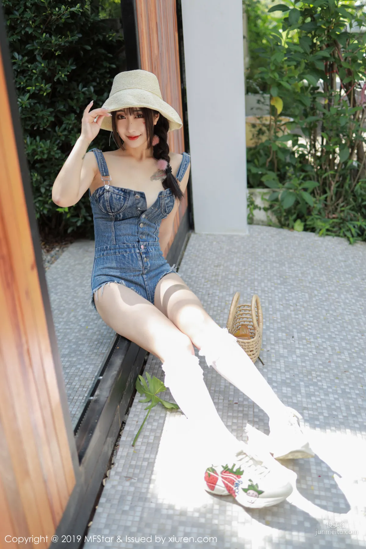 Betty Lin Zixin 《Straw Hat Girl Theme Series》 [MFStar] Vol.228 Photo Set photo 25