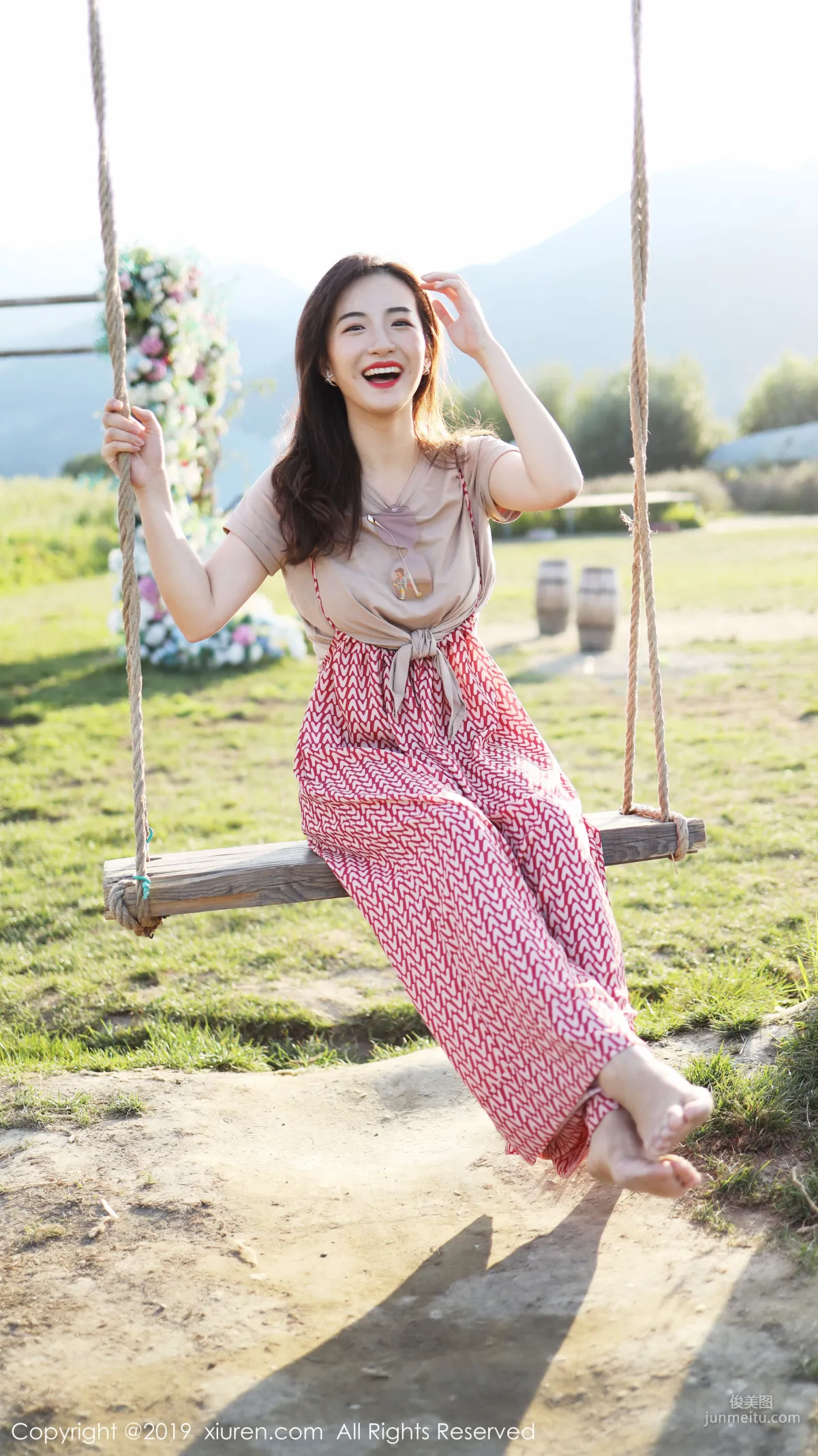 Yi'er Latte Outdoor Fresh Sweet Style Series [XiuRen] No.1718 Photo Set photo 36
