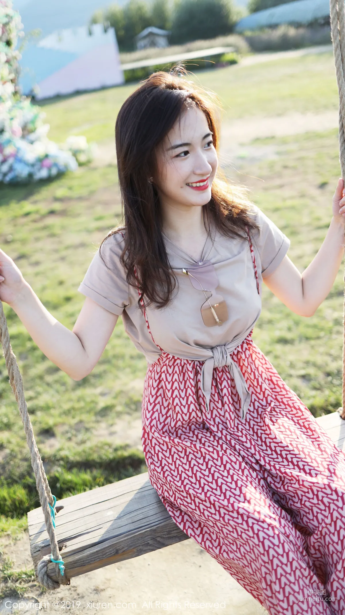 Yi'er Latte Outdoor Fresh Sweet Style Series [XiuRen] No.1718 Photo Set photo 32