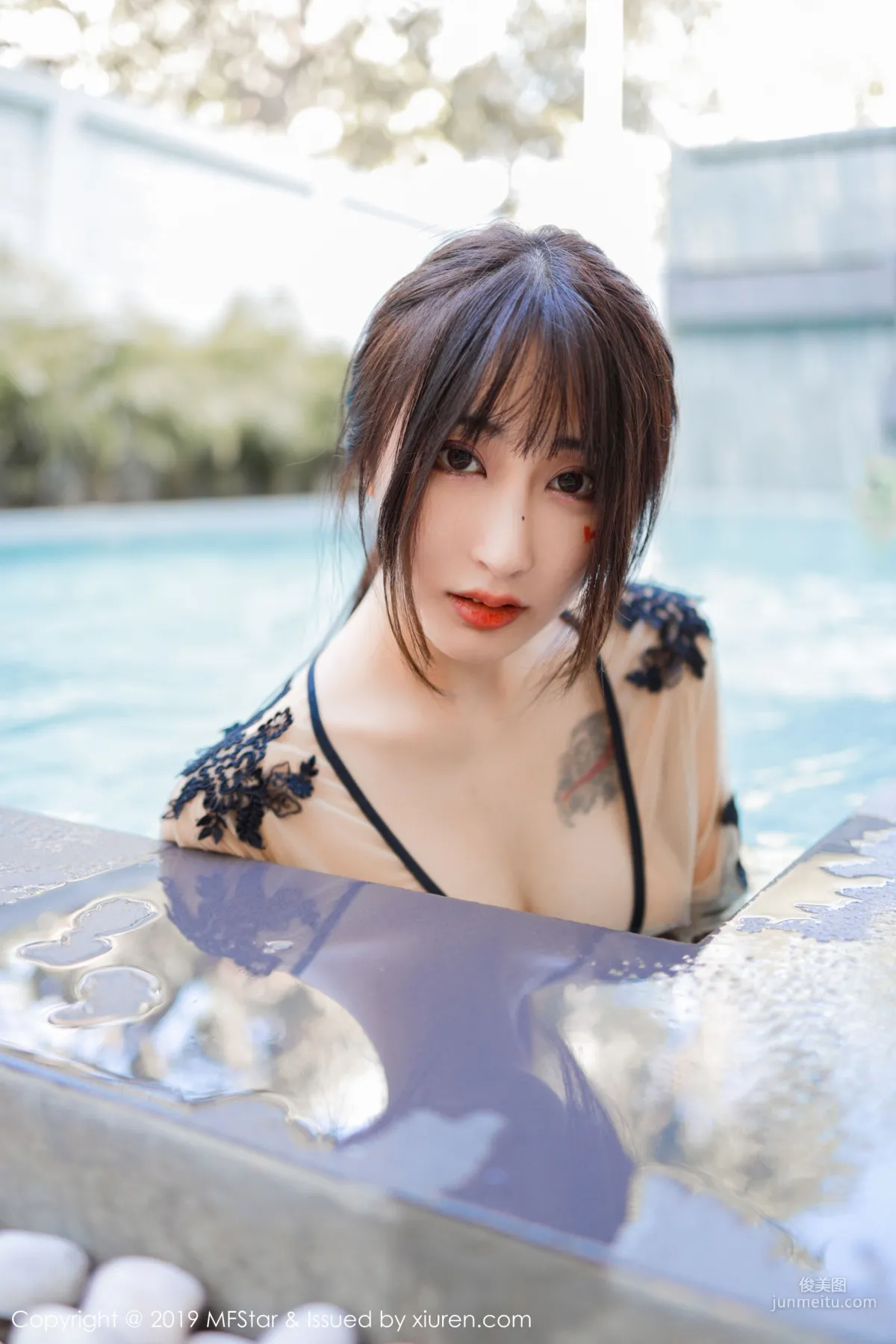 Betty Lin Zixin Pool Bath Beauty Series [MFStar] Vol.230 Photo Set photo 33