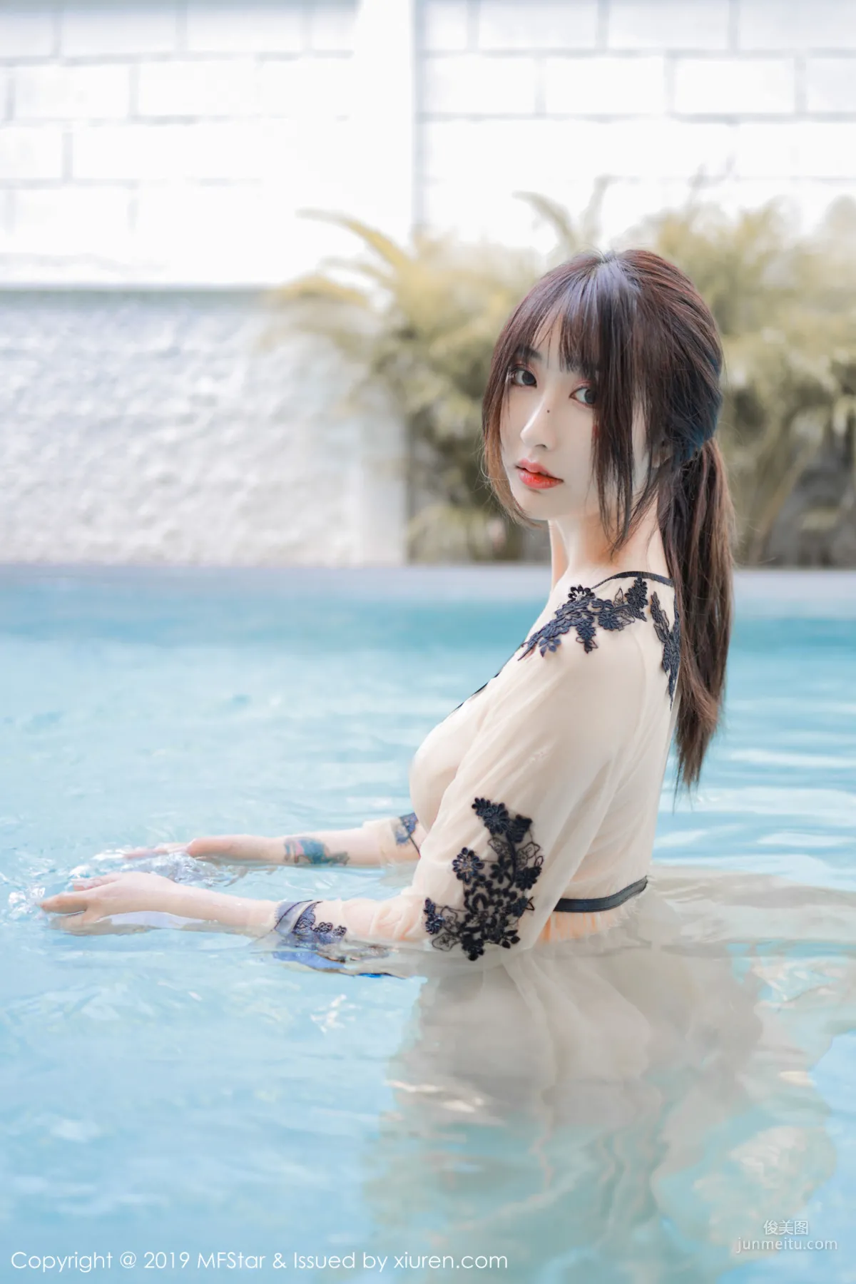 Betty Lin Zixin Pool Bath Beauty Series [MFStar] Vol.230 Photo Set photo 23