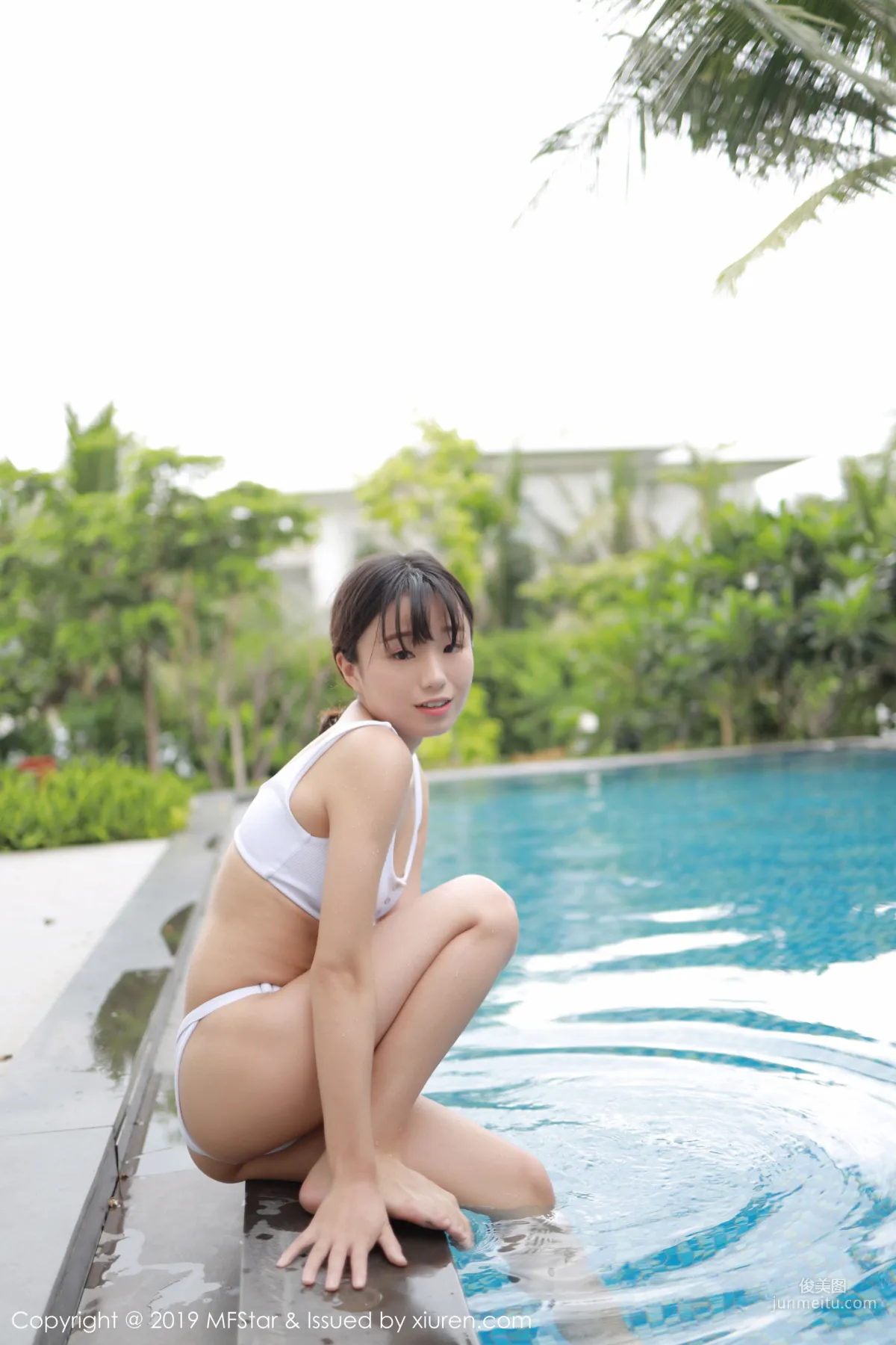 Baileys Xiang'er "Outdoor Pool Lingerie Series" [MFStar] Vol.214 Photo Set photo 18