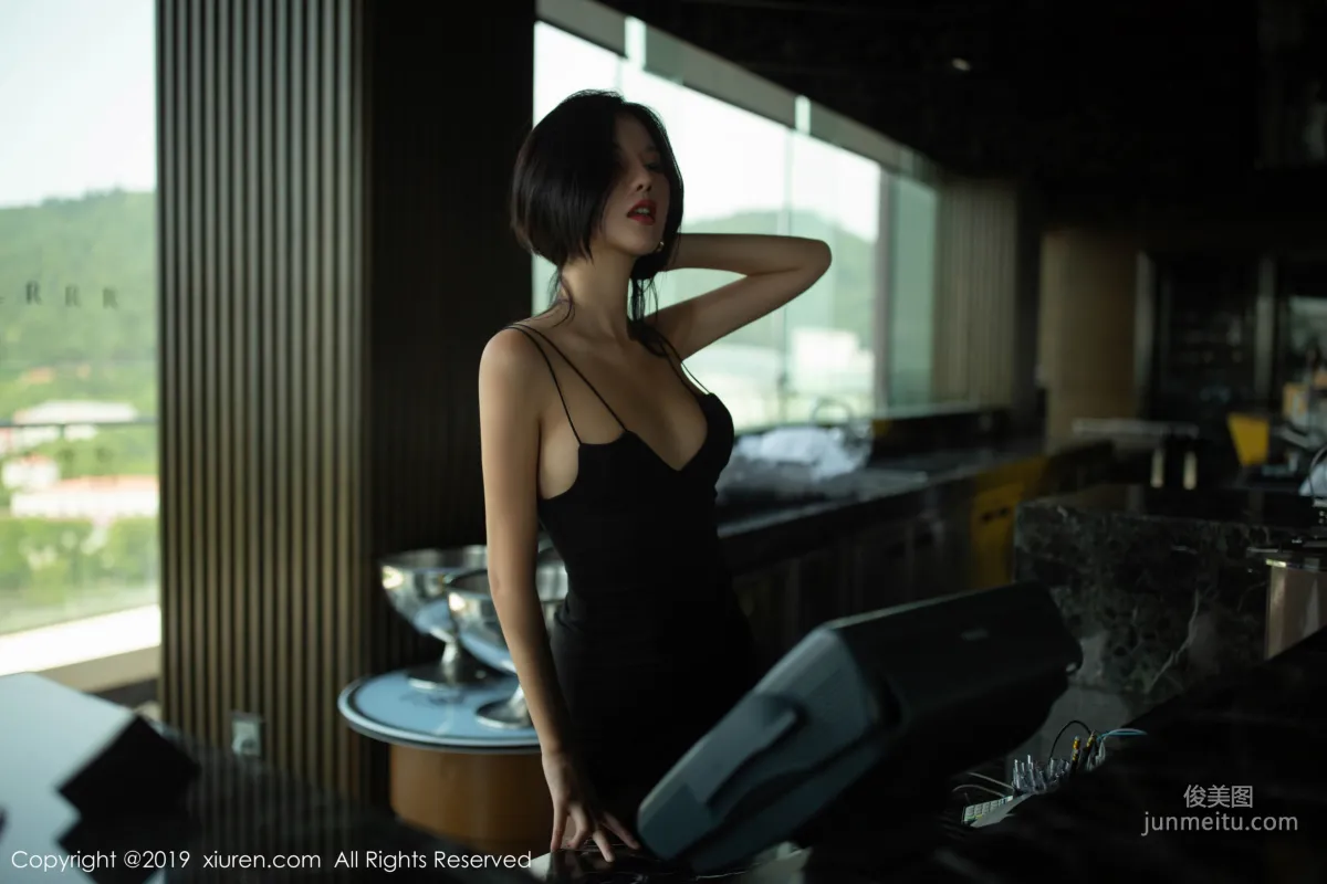 A Zhu, Black Stockings Temptation in the Wine Cellar [XiuRen] No.1739 Photo Set photo 53
