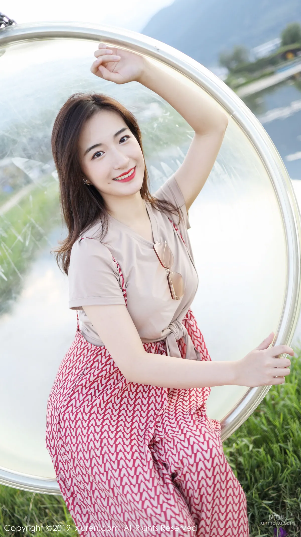 Yi'er Latte Outdoor Fresh Sweet Style Series [XiuRen] No.1718 Photo Set photo 58