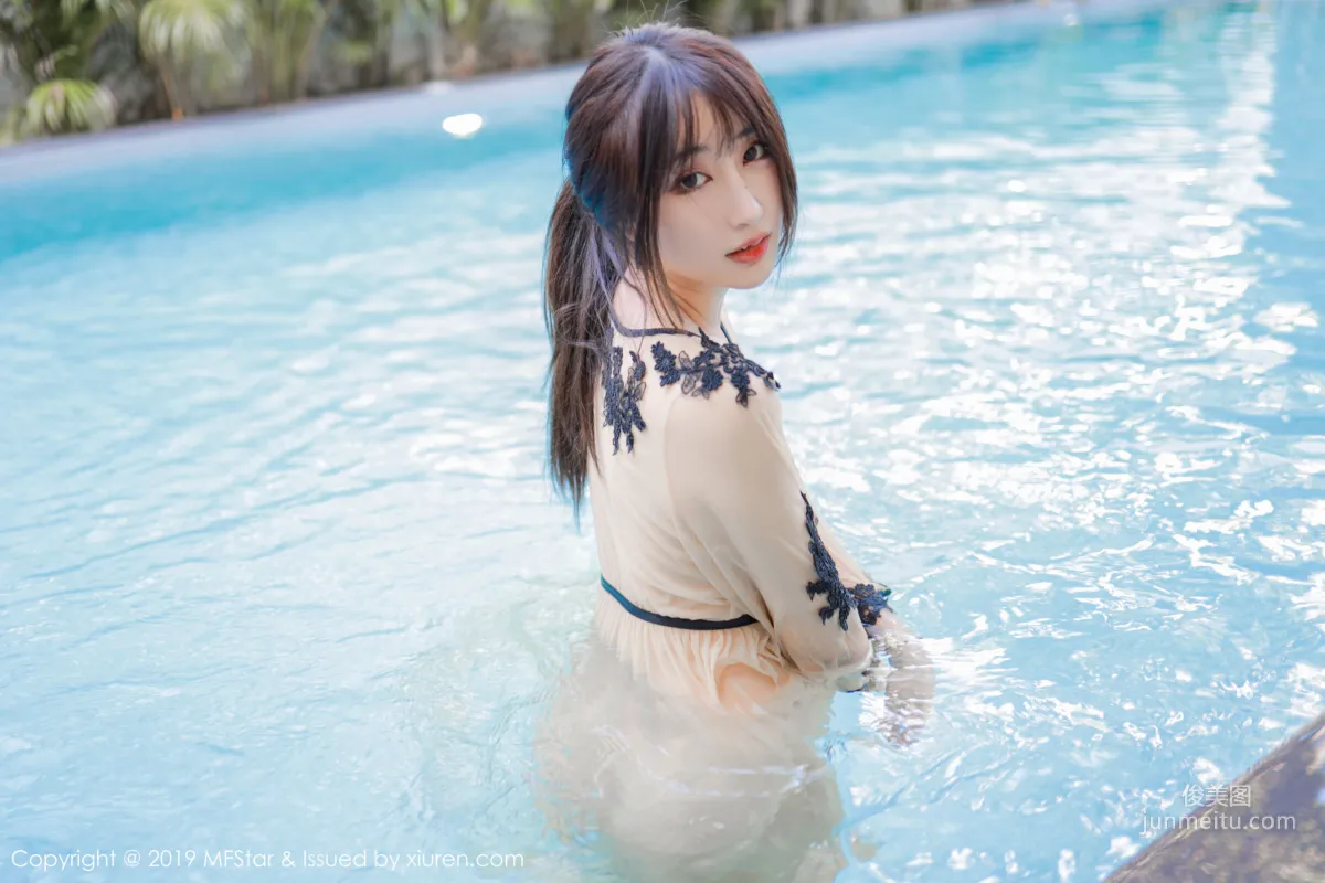 Betty Lin Zixin Pool Bath Beauty Series [MFStar] Vol.230 Photo Set photo 18