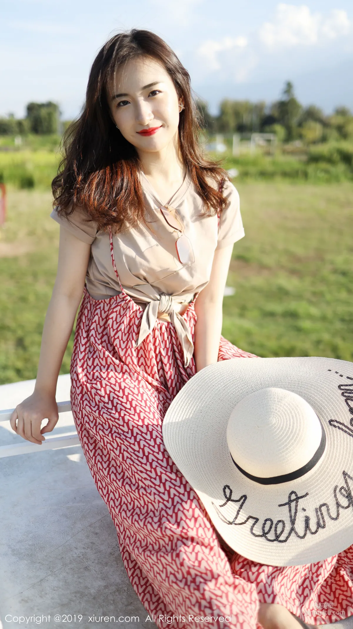 Yi'er Latte Outdoor Fresh Sweet Style Series [XiuRen] No.1718 Photo Set photo 5