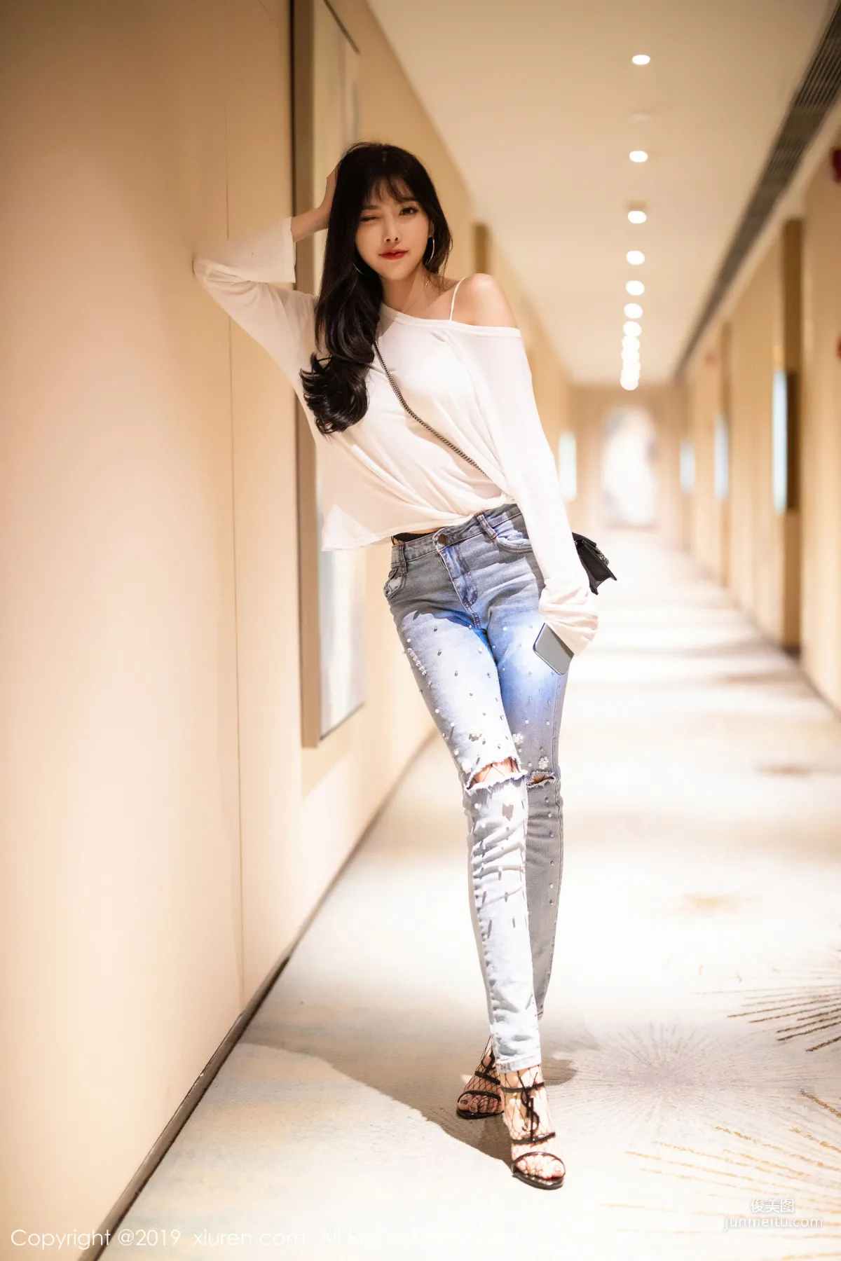 Yang Chenchen sugar "Net Stockings, Beautiful Legs, Curves Temptation" [XiuRen] No.1746 Photo Set photo 15