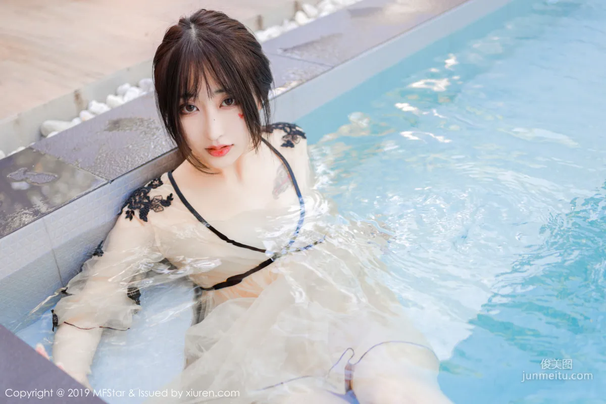 Betty Lin Zixin Pool Bath Beauty Series [MFStar] Vol.230 Photo Set photo 31