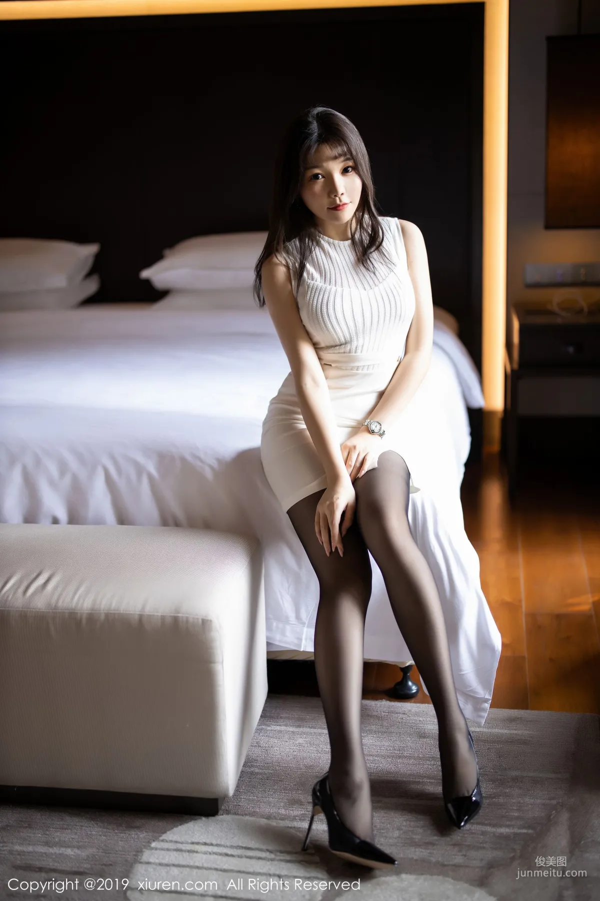 Zhizhi Booty, Elegant Short Skirt and Alluring Black Stockings [XiuRen] No.1714 Photo Set photo 20