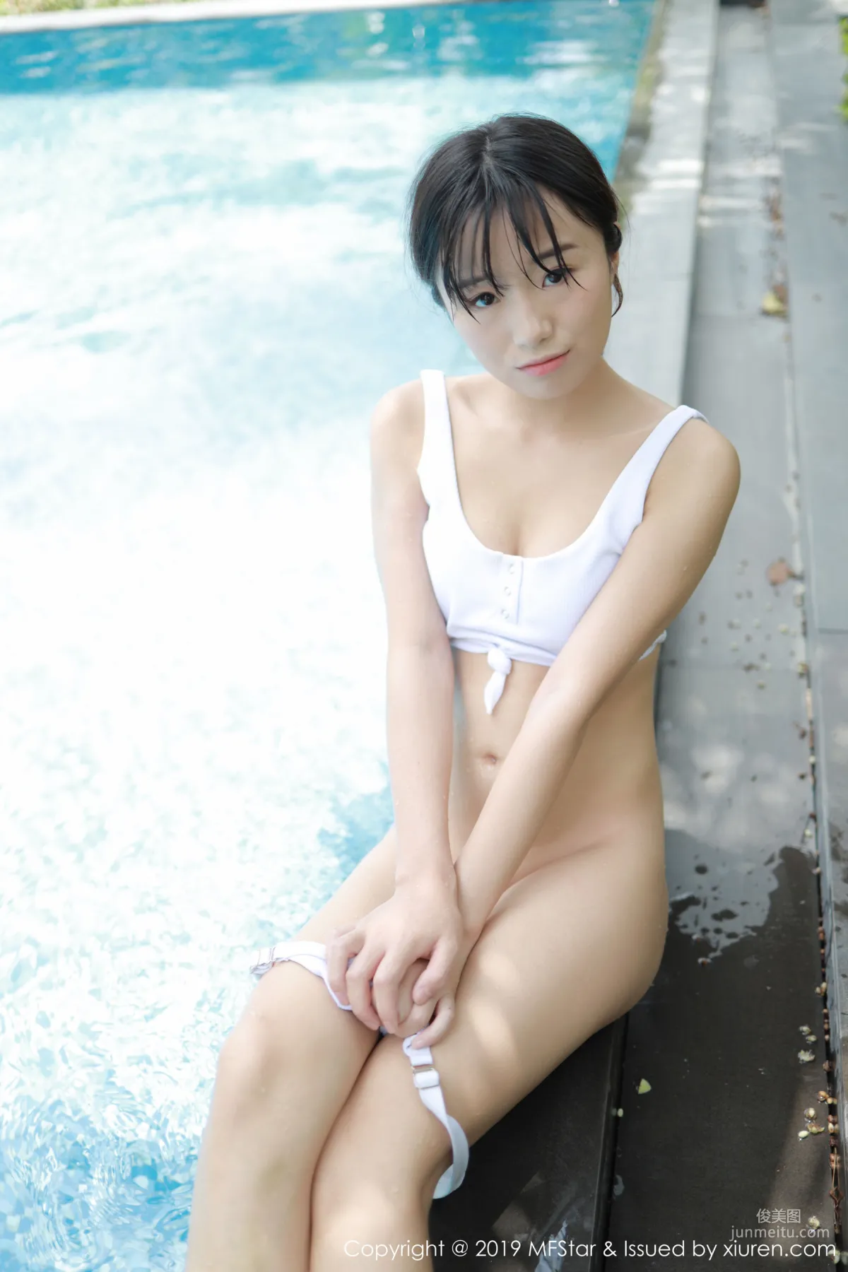 Baileys Xiang'er "Outdoor Pool Lingerie Series" [MFStar] Vol.214 Photo Set photo 46