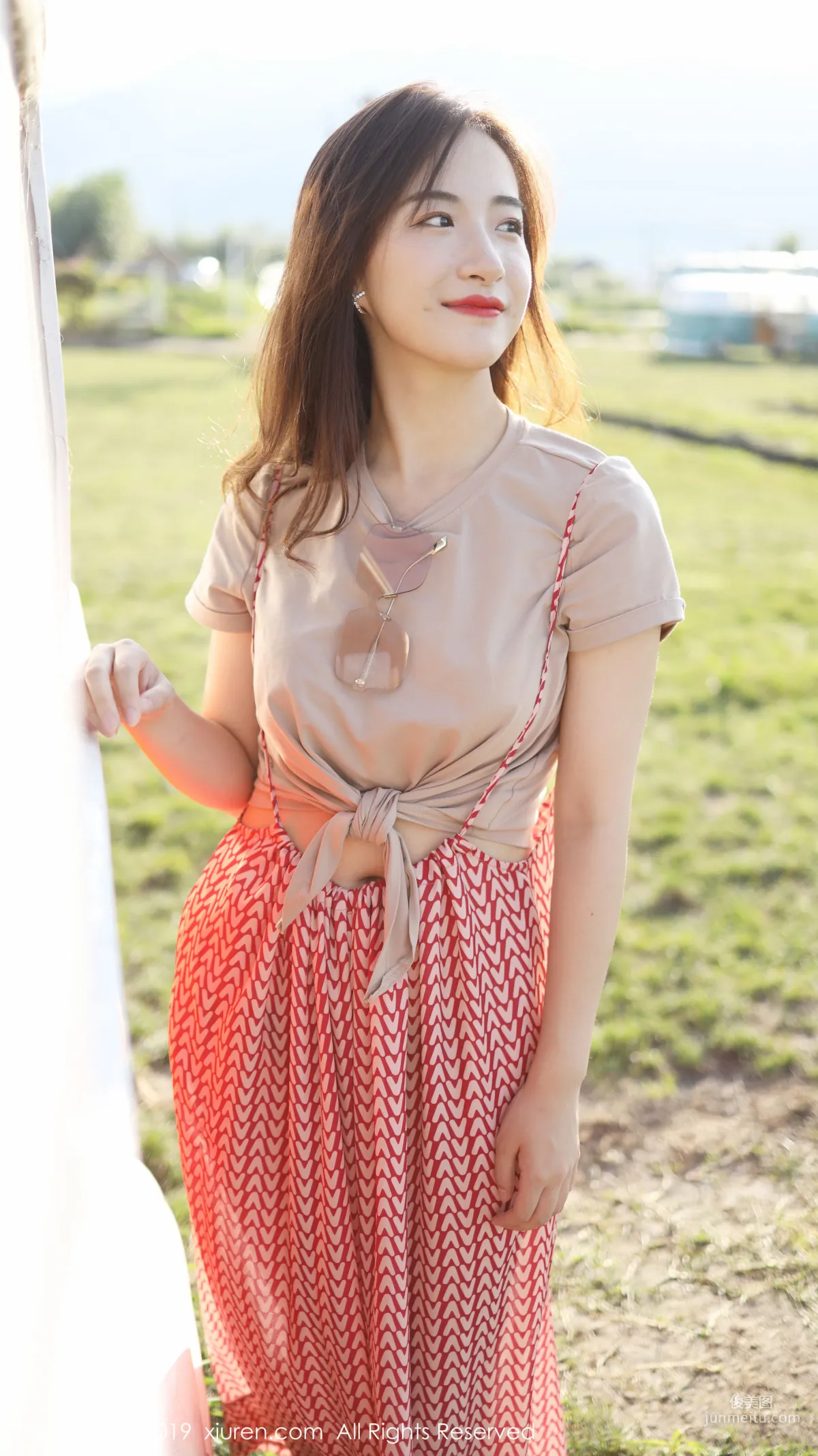 Yi'er Latte Outdoor Fresh Sweet Style Series [XiuRen] No.1718 Photo Set photo 8