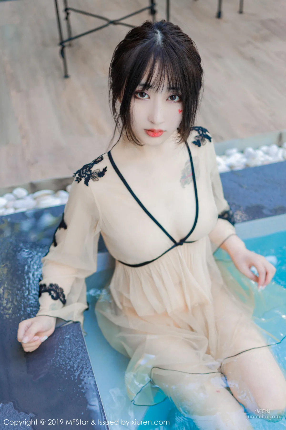 Betty Lin Zixin Pool Bath Beauty Series [MFStar] Vol.230 Photo Set photo 9