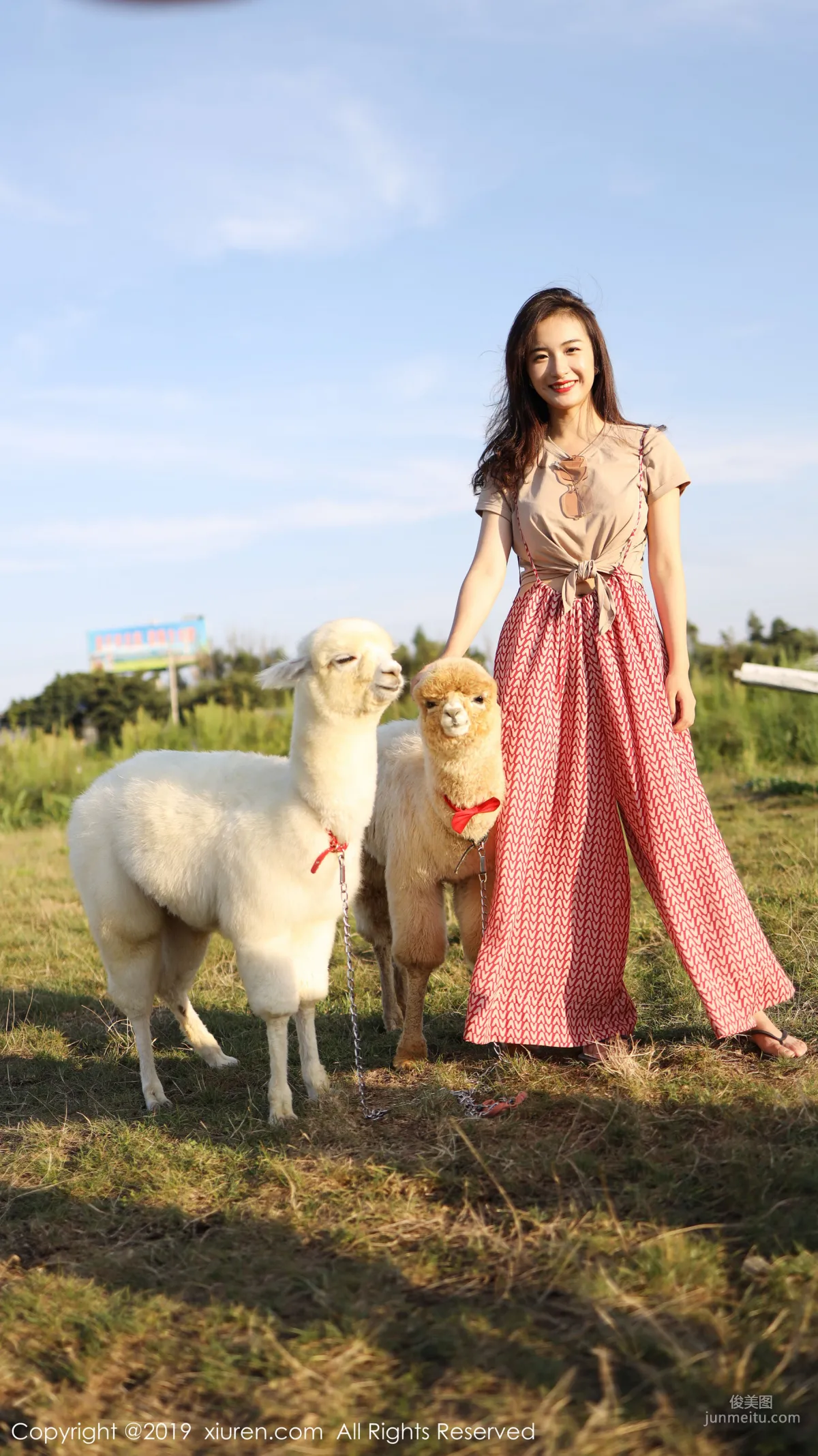 Yi'er Latte Outdoor Fresh Sweet Style Series [XiuRen] No.1718 Photo Set photo 30