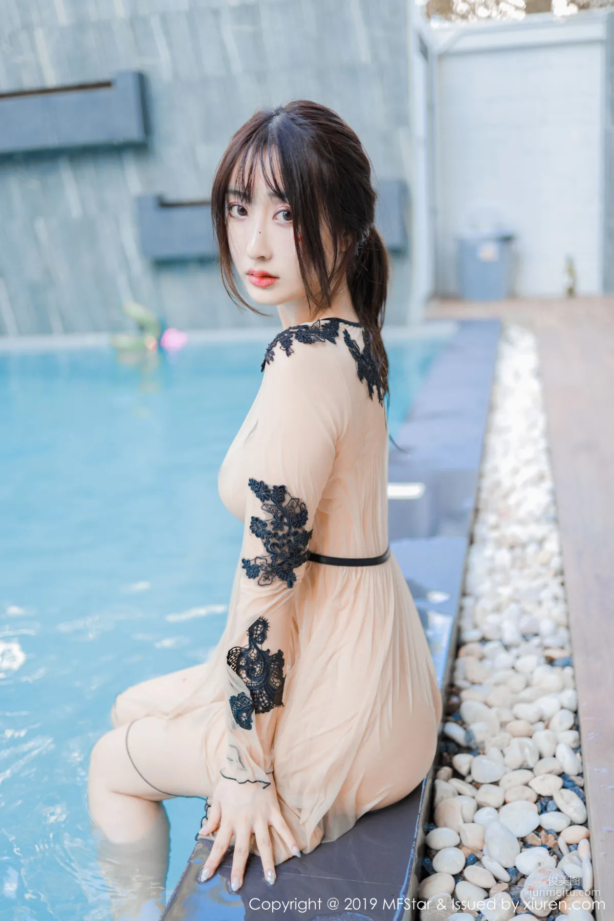 Betty Lin Zixin Pool Bath Beauty Series [MFStar] Vol.230 Photo Set photo 45