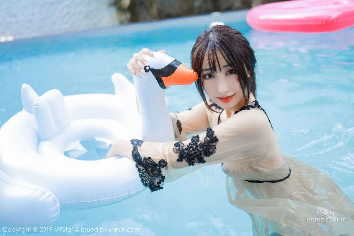 Betty Lin Zixin Pool Bath Beauty Series [MFStar] Vol.230 Photo Set photo 41