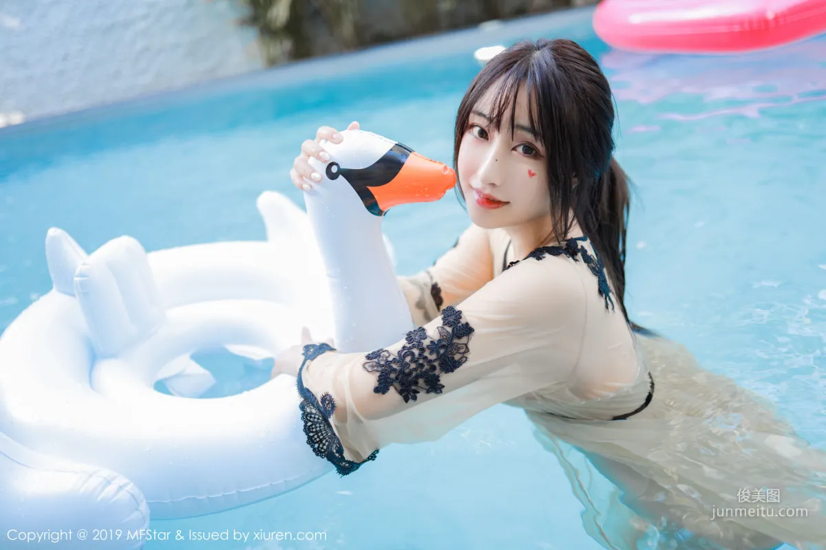 Betty Lin Zixin Pool Bath Beauty Series [MFStar] Vol.230 Photo Set photo 40