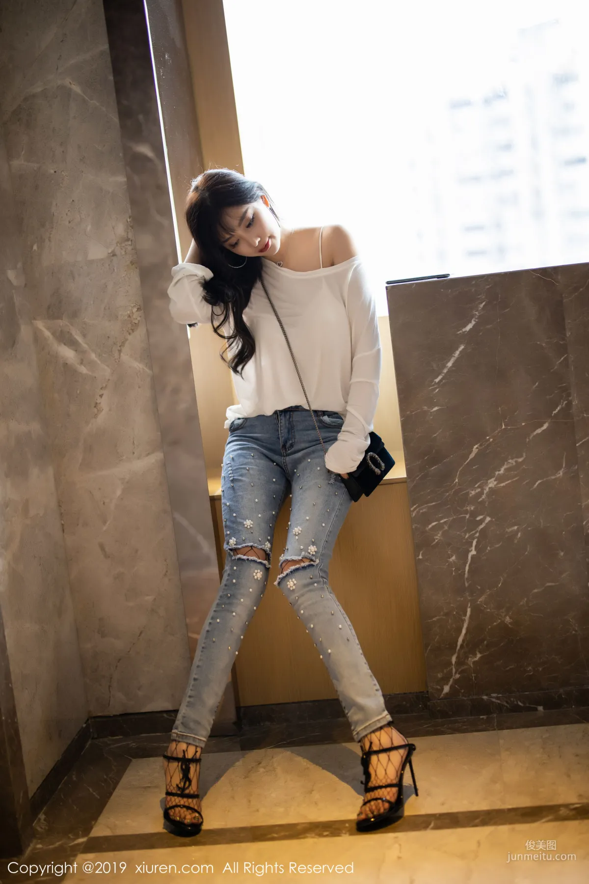 Yang Chenchen sugar "Net Stockings, Beautiful Legs, Curves Temptation" [XiuRen] No.1746 Photo Set photo 11